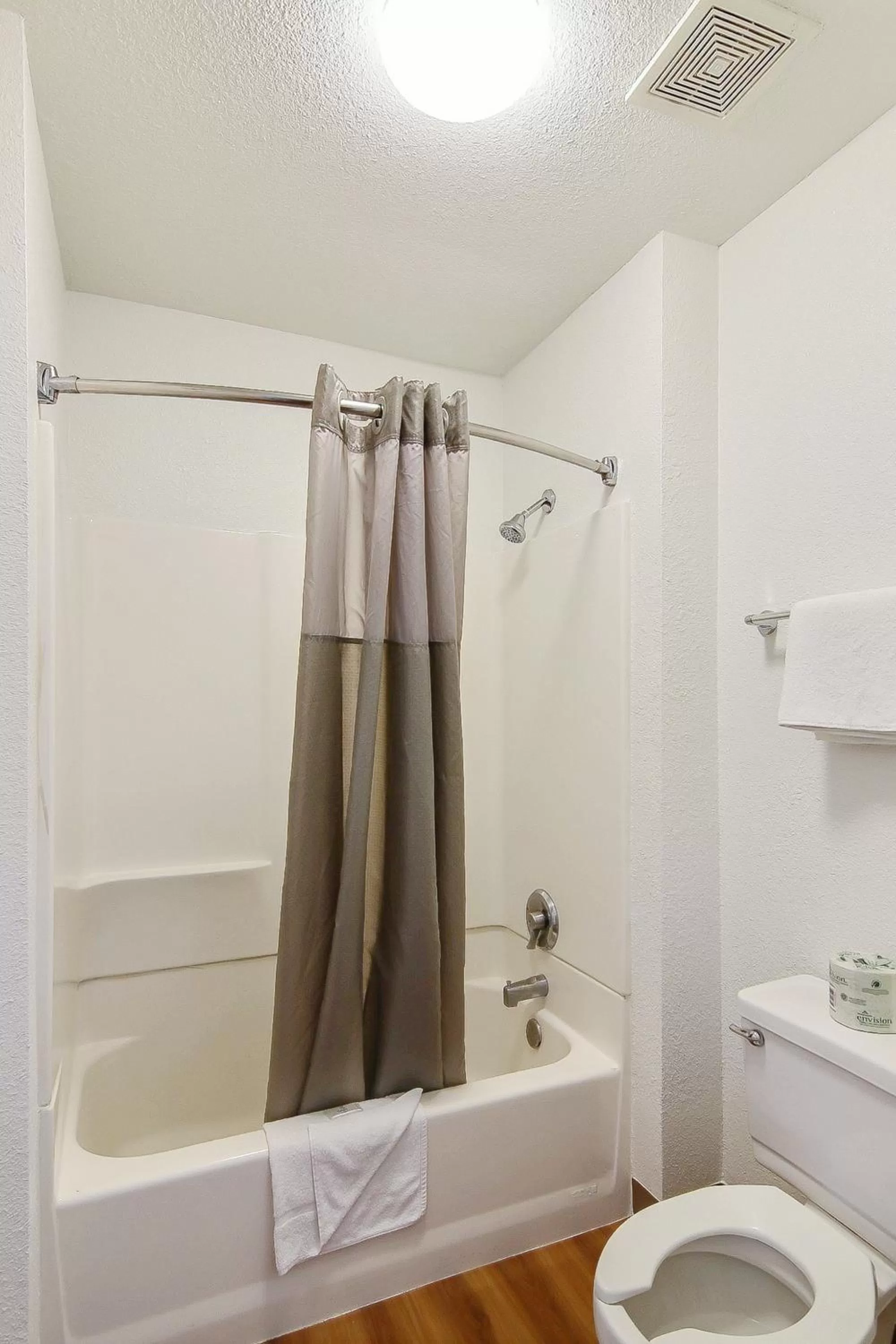 Shower in Motel 6-Ventura, CA - South