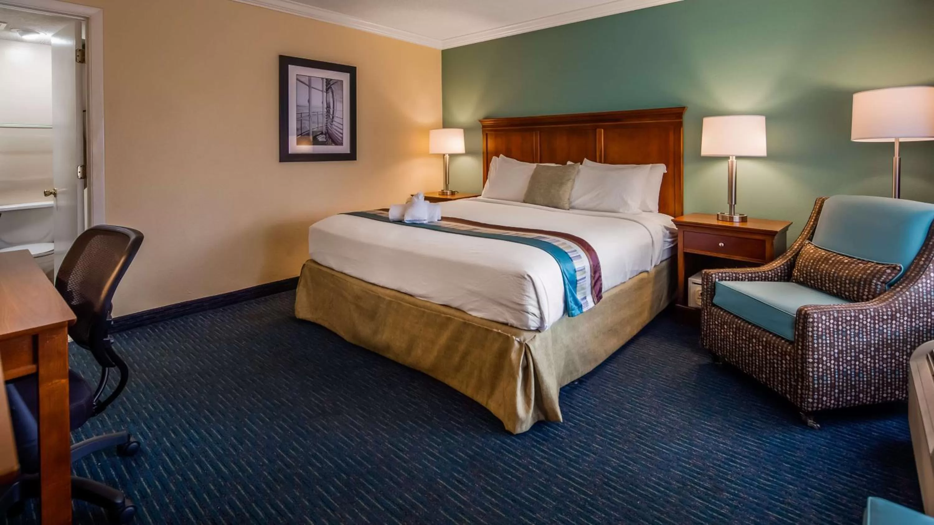 Photo of the whole room, Bed in The Sandbar Hotel, Trademark Collection by Wyndham