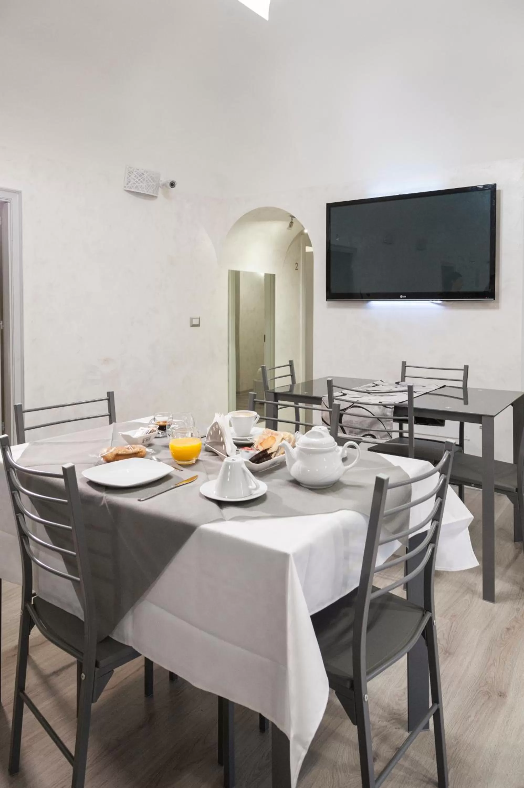 Communal lounge/ TV room in B&B Etnea Palace