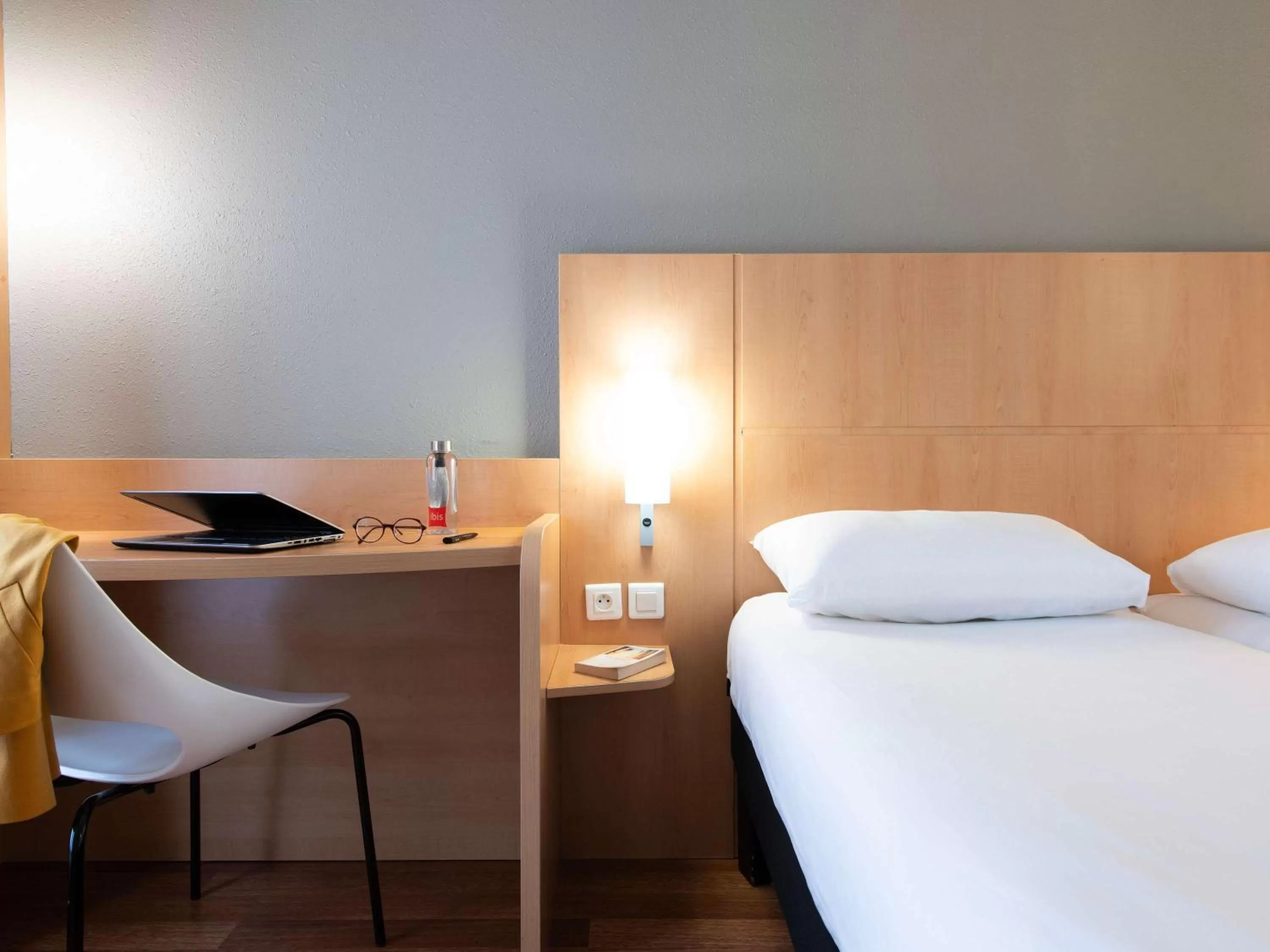 Bedroom, Bed in ibis Paris Opera La Fayette