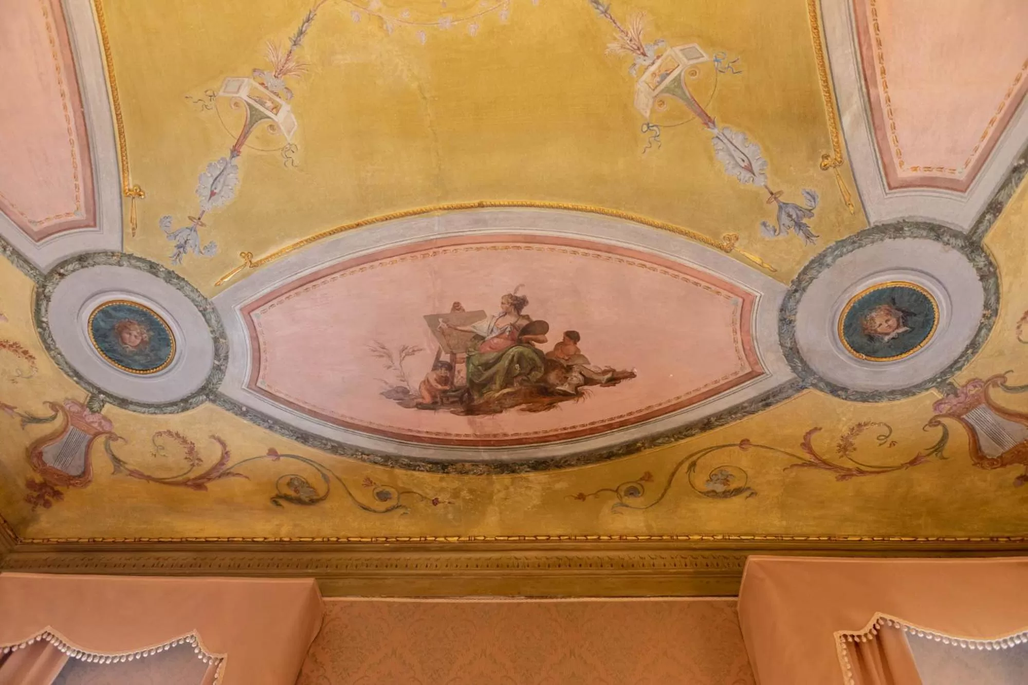 Decorative detail in Duodo Palace Hotel