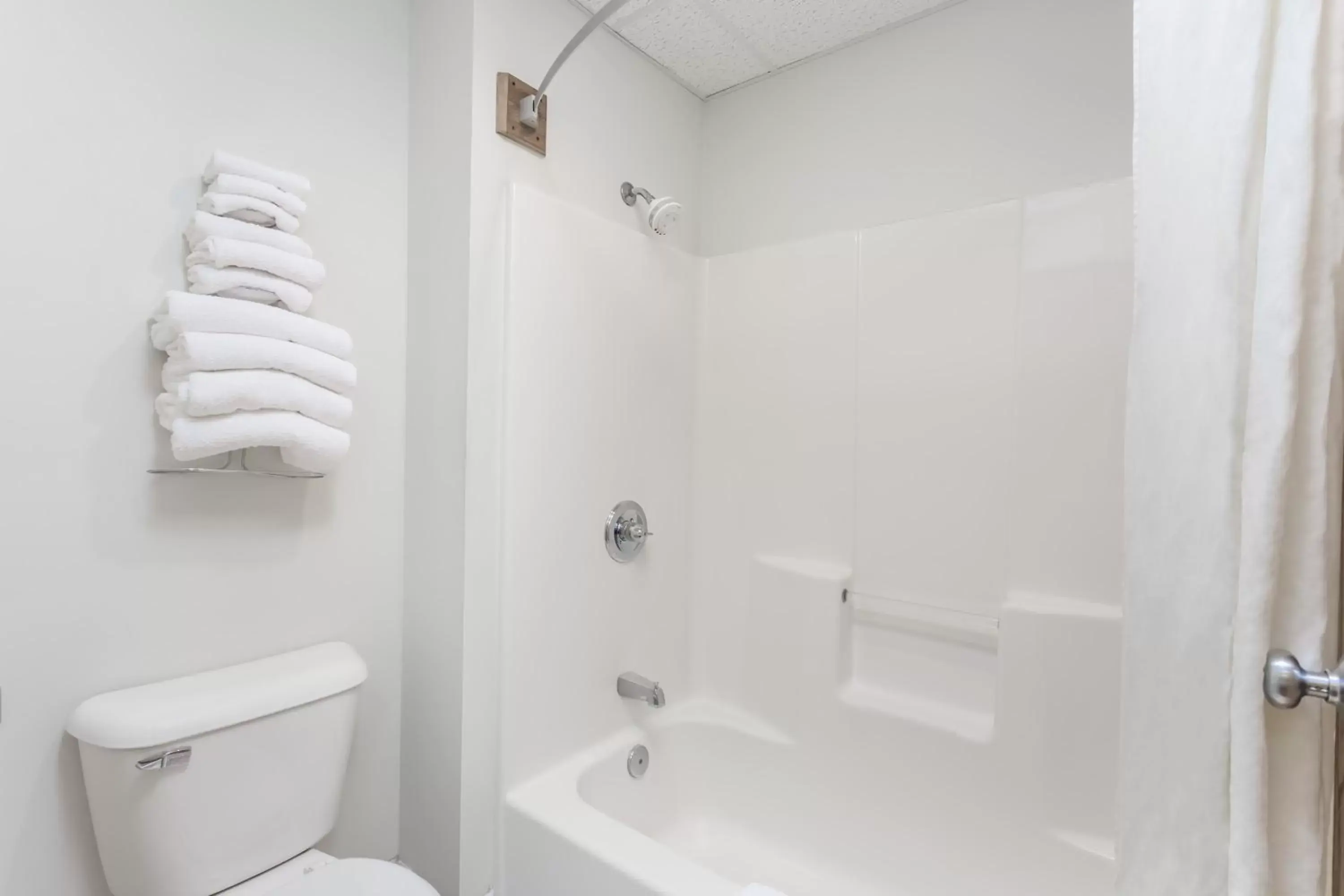 Queen Suite - Non-Smoking in Super 8 by Wyndham Eagle River Queen Suite - Non-Smoking in Super 8 by Wyndham Eagle River