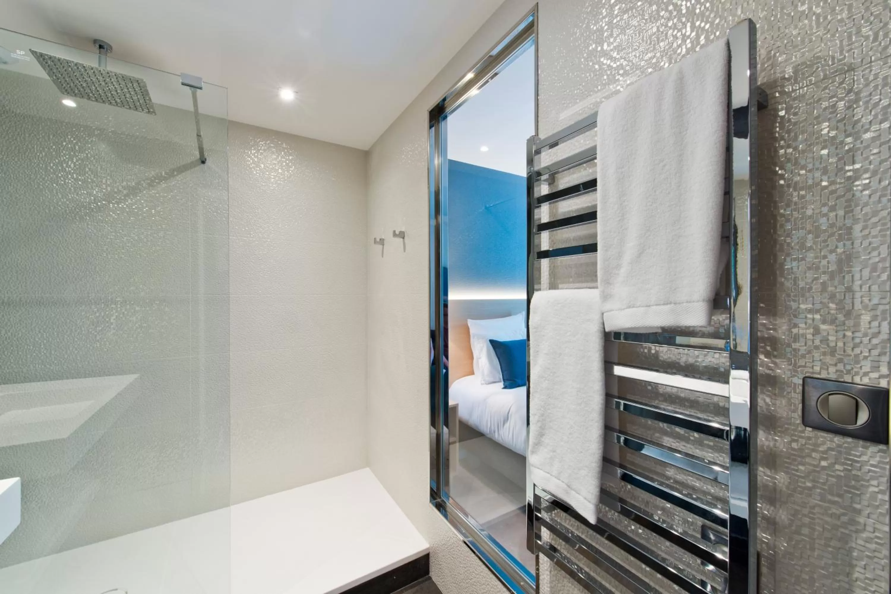 Bathroom in Golden Tulip Sophia Antipolis - Hotel & Spa