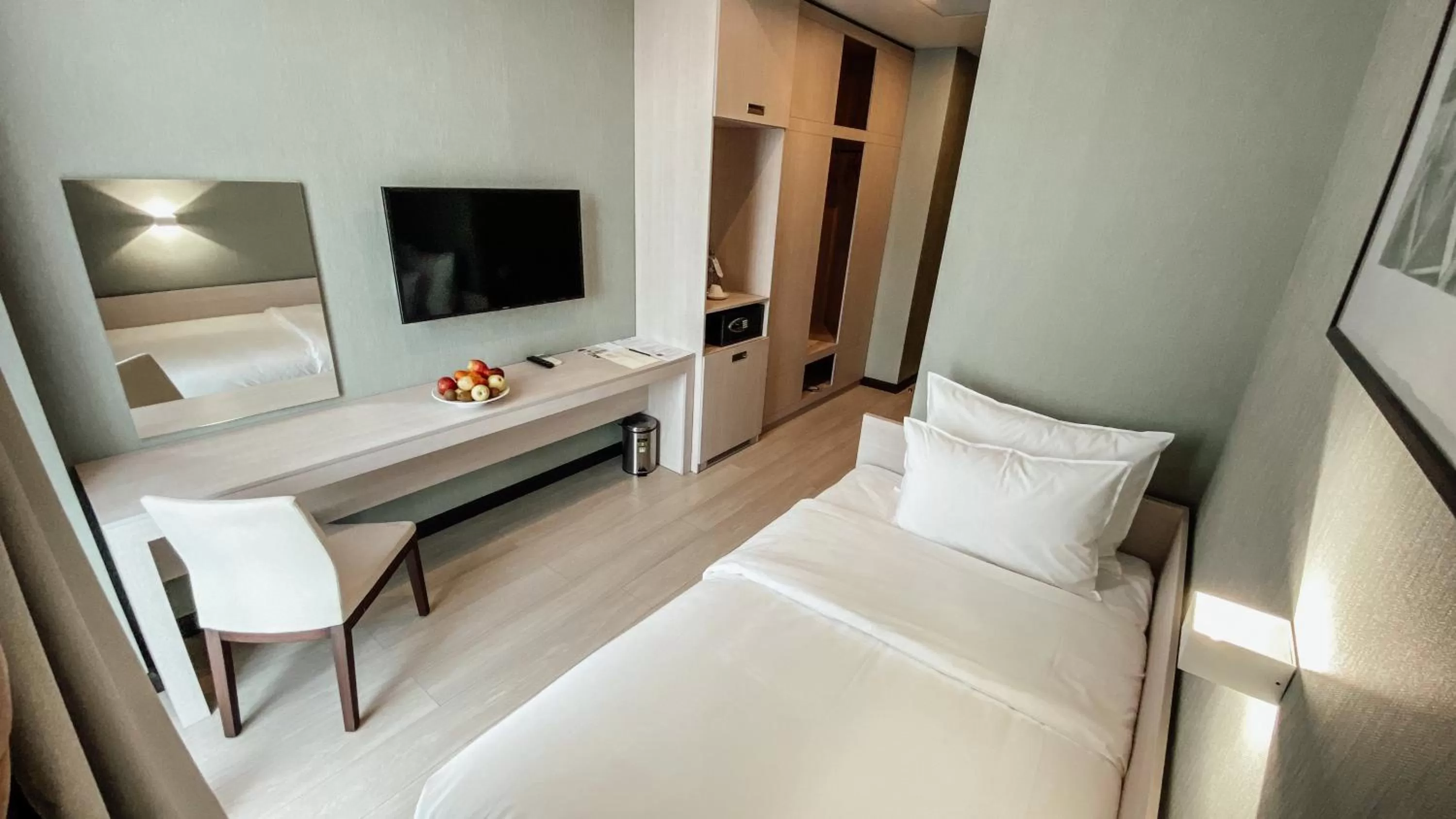 Photo of the whole room, Bed in Resident City Hotel