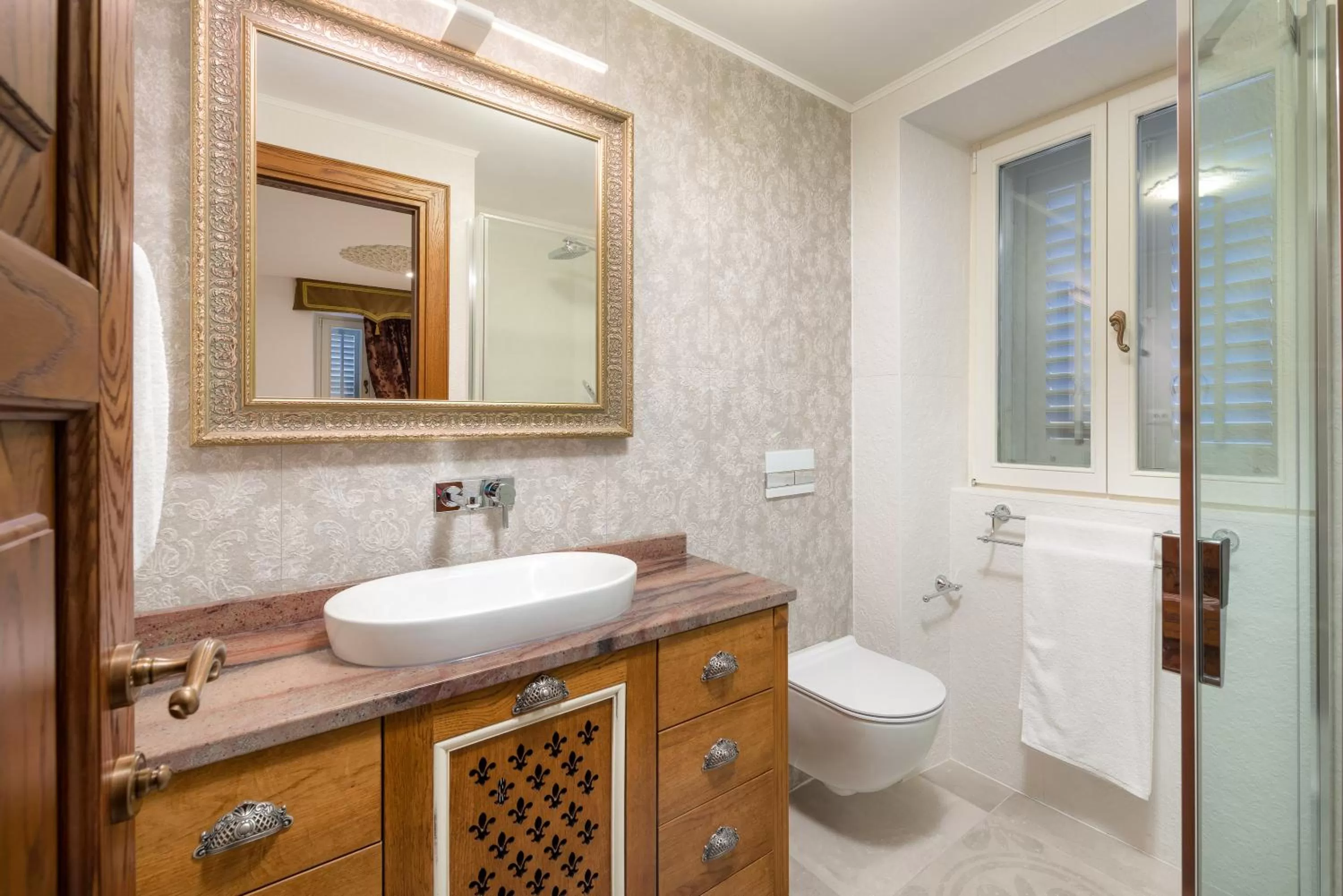 Bathroom in Villa Nepos Hotel