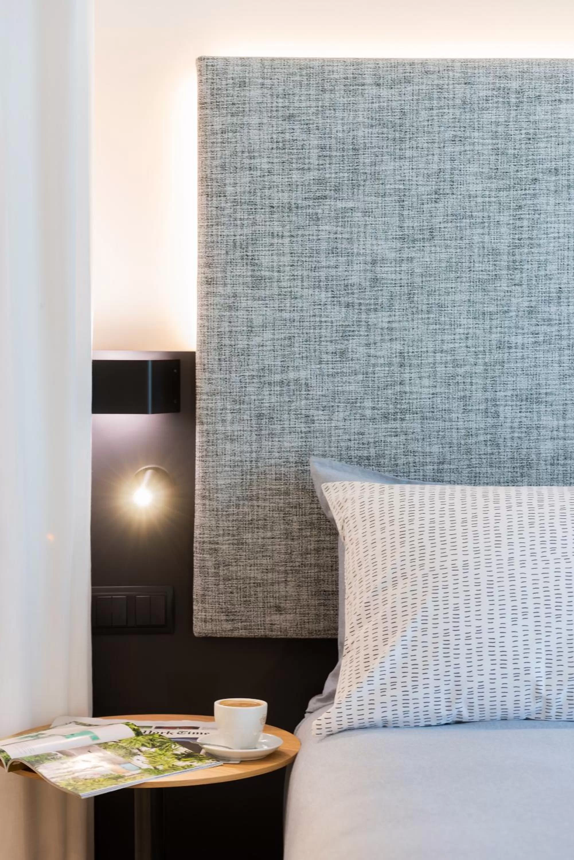 Guests, Bed in INNSIDE by Meliá Madrid Gran Vía