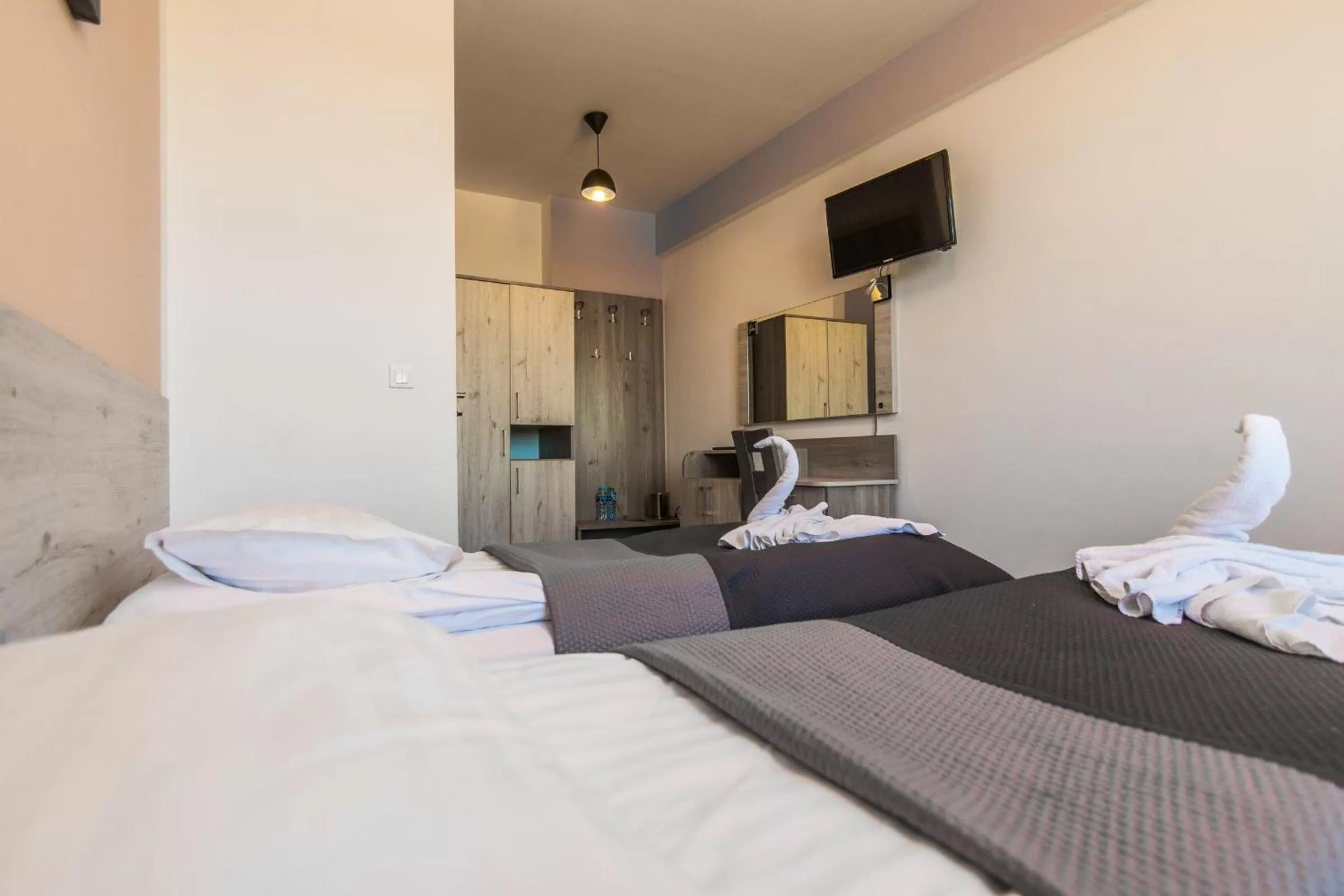 Photo of the whole room, Bed in Resident Rene