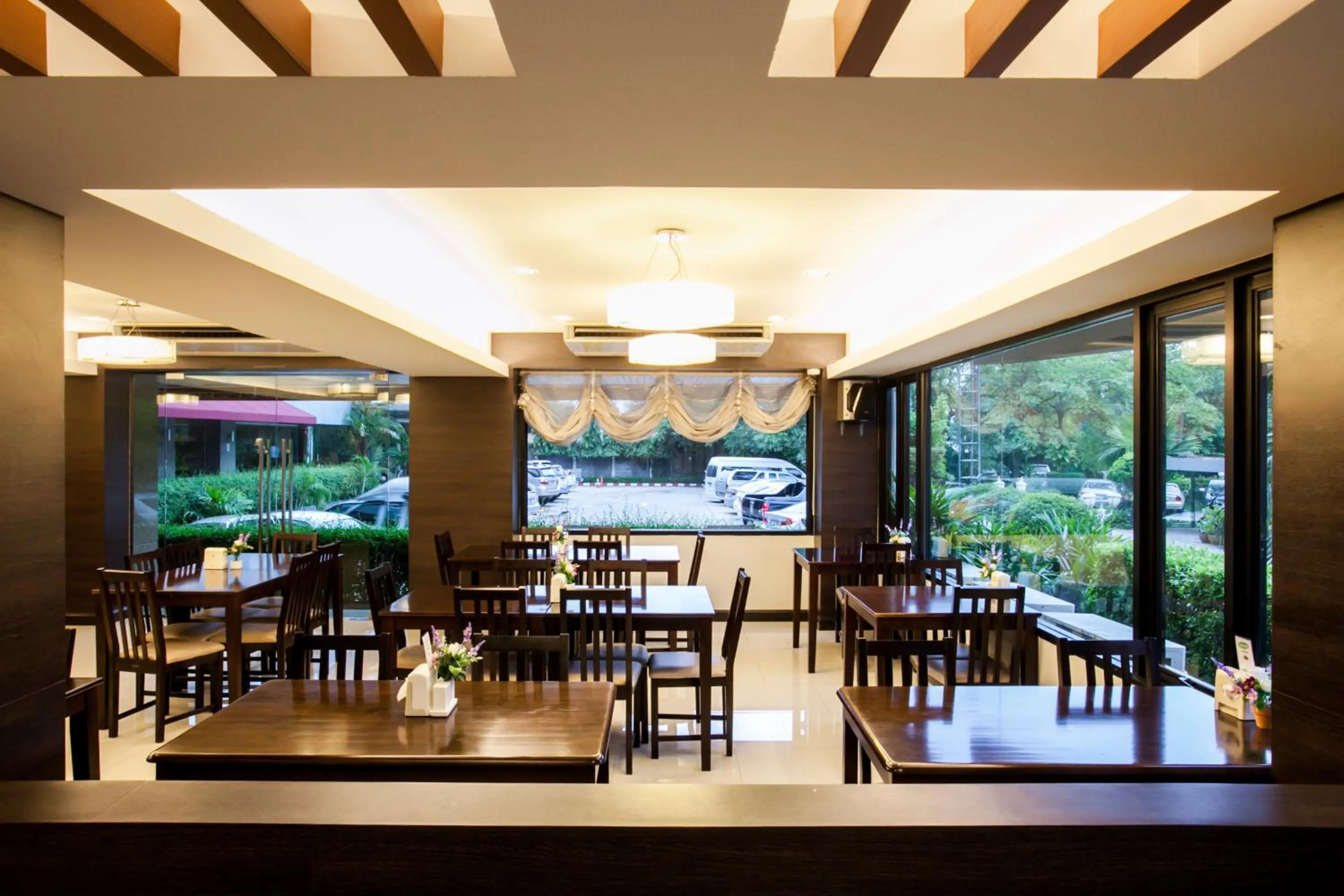 Restaurant/places to eat in Grand Tara Garden Thai Hotel