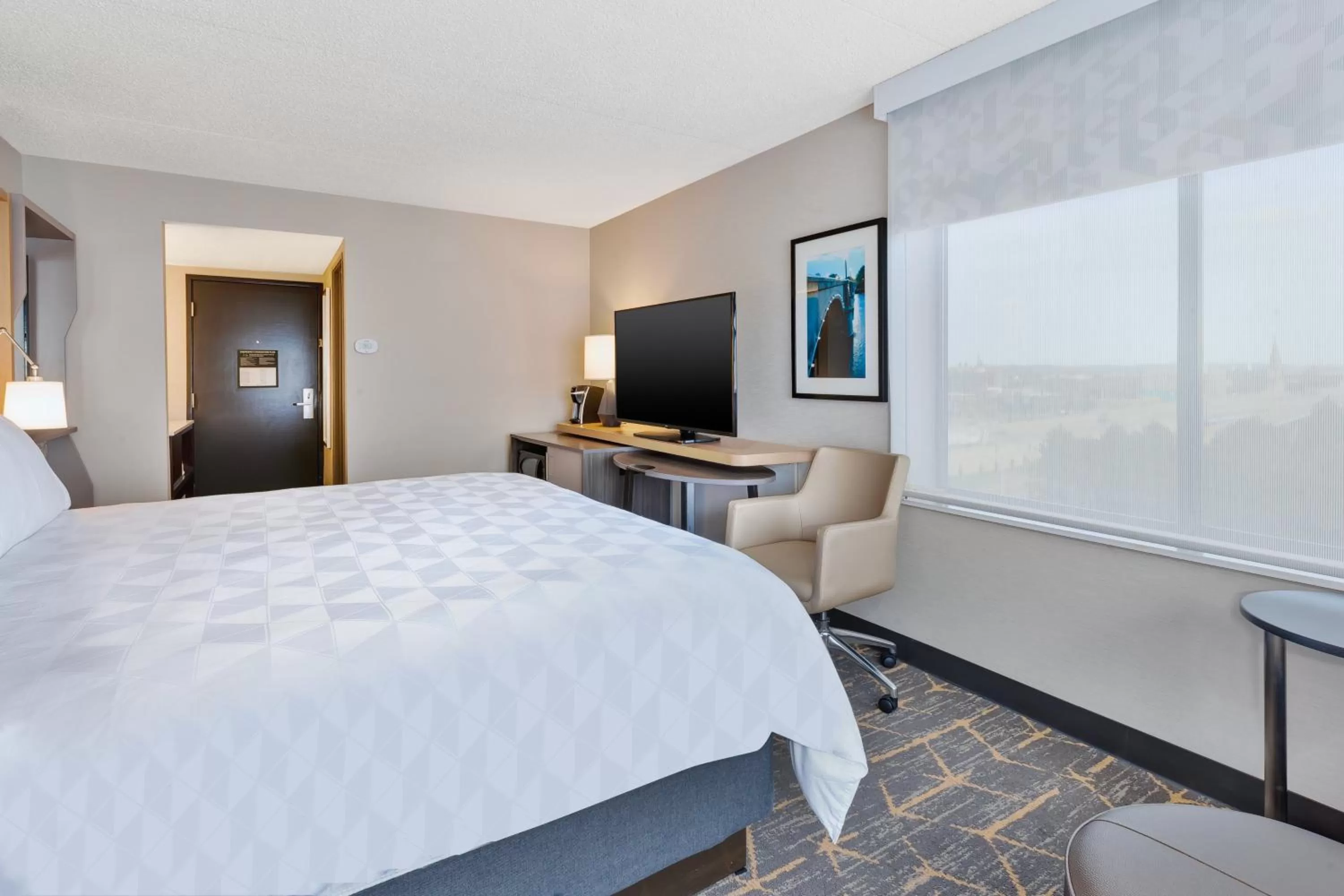 Photo of the whole room, Bed in Holiday Inn Grand Rapids Downtown by IHG