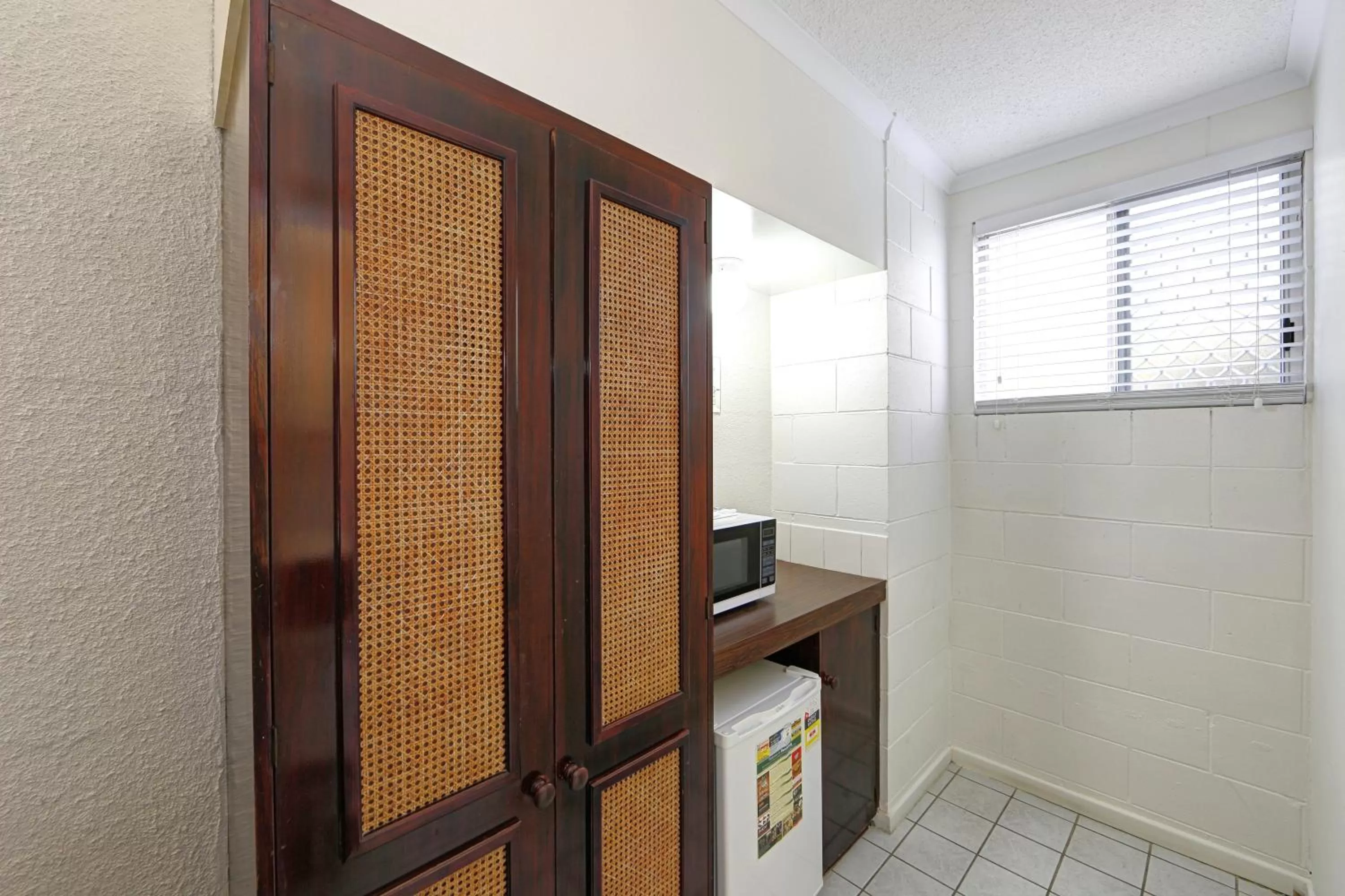 Kitchen or kitchenette in Alexandra Park Motor Inn