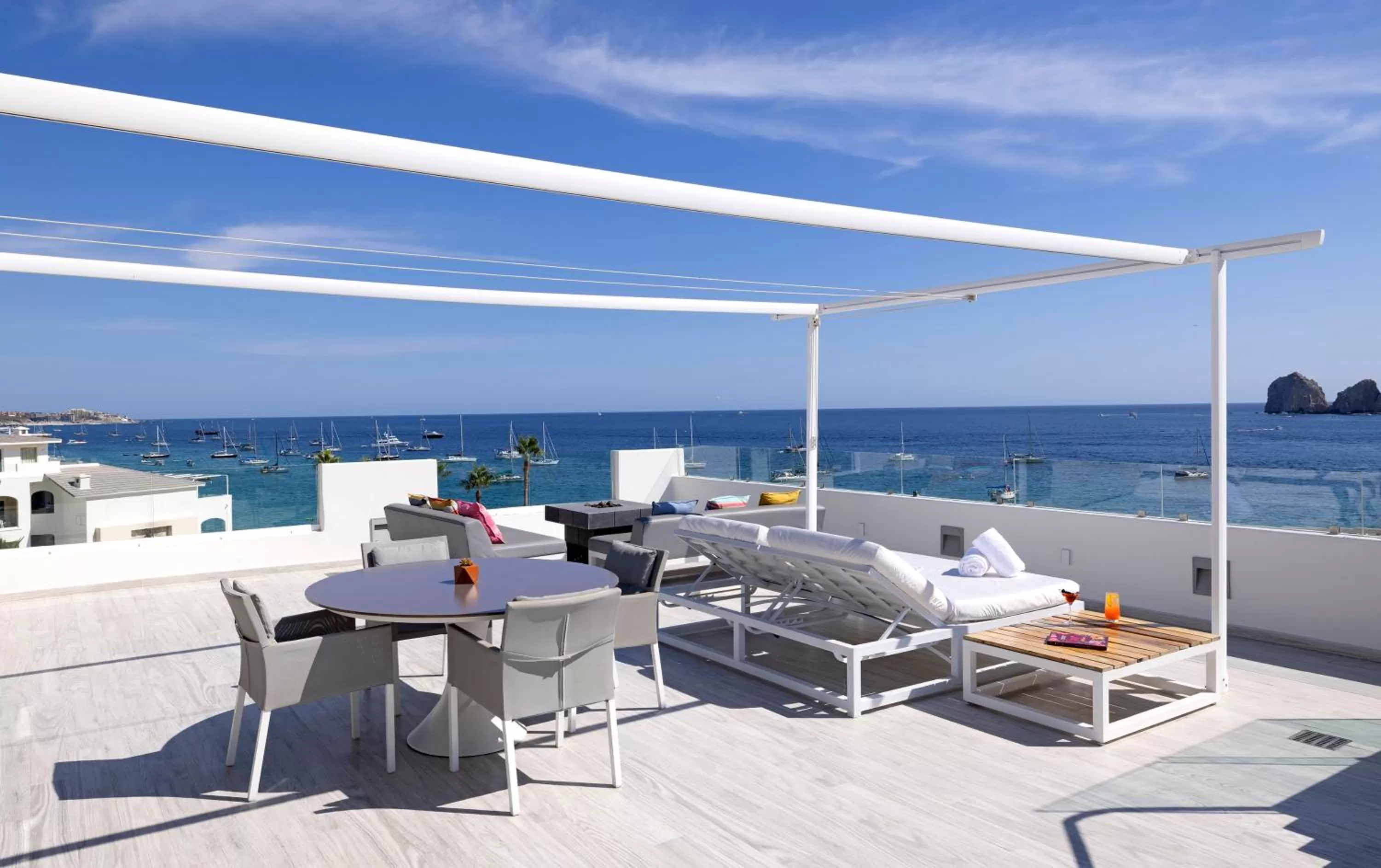 Solarium in ME Cabo by Meliá