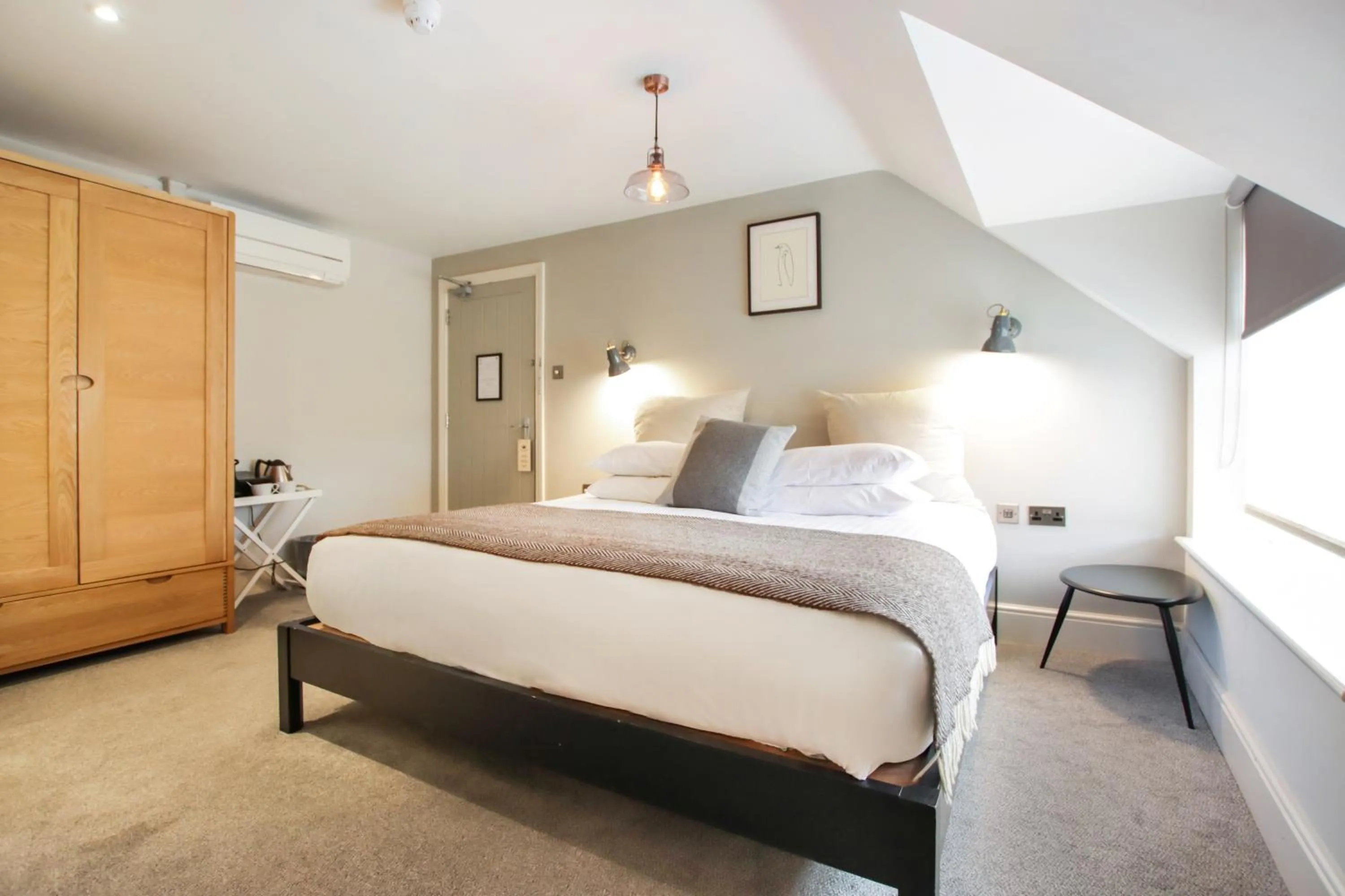 Photo of the whole room, Bed in The Crown