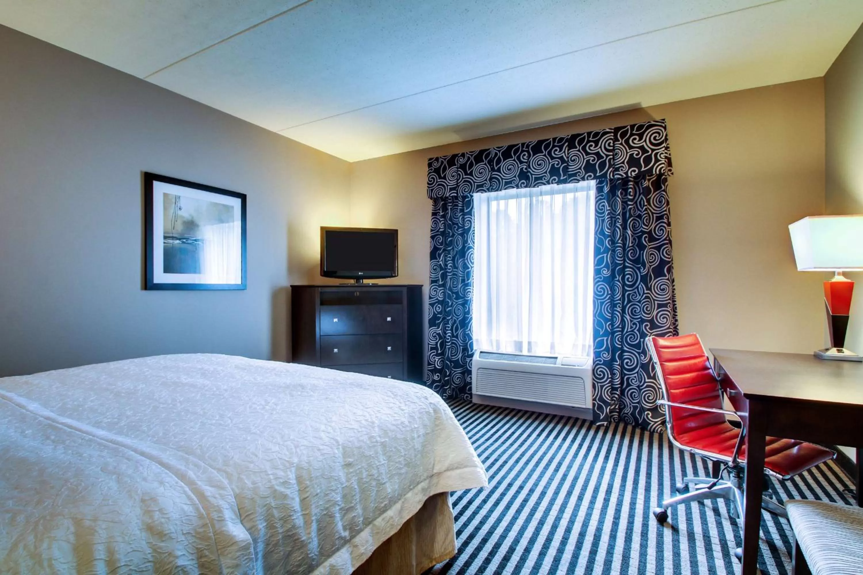 Bed in Hampton Inn Birmingham/Leeds