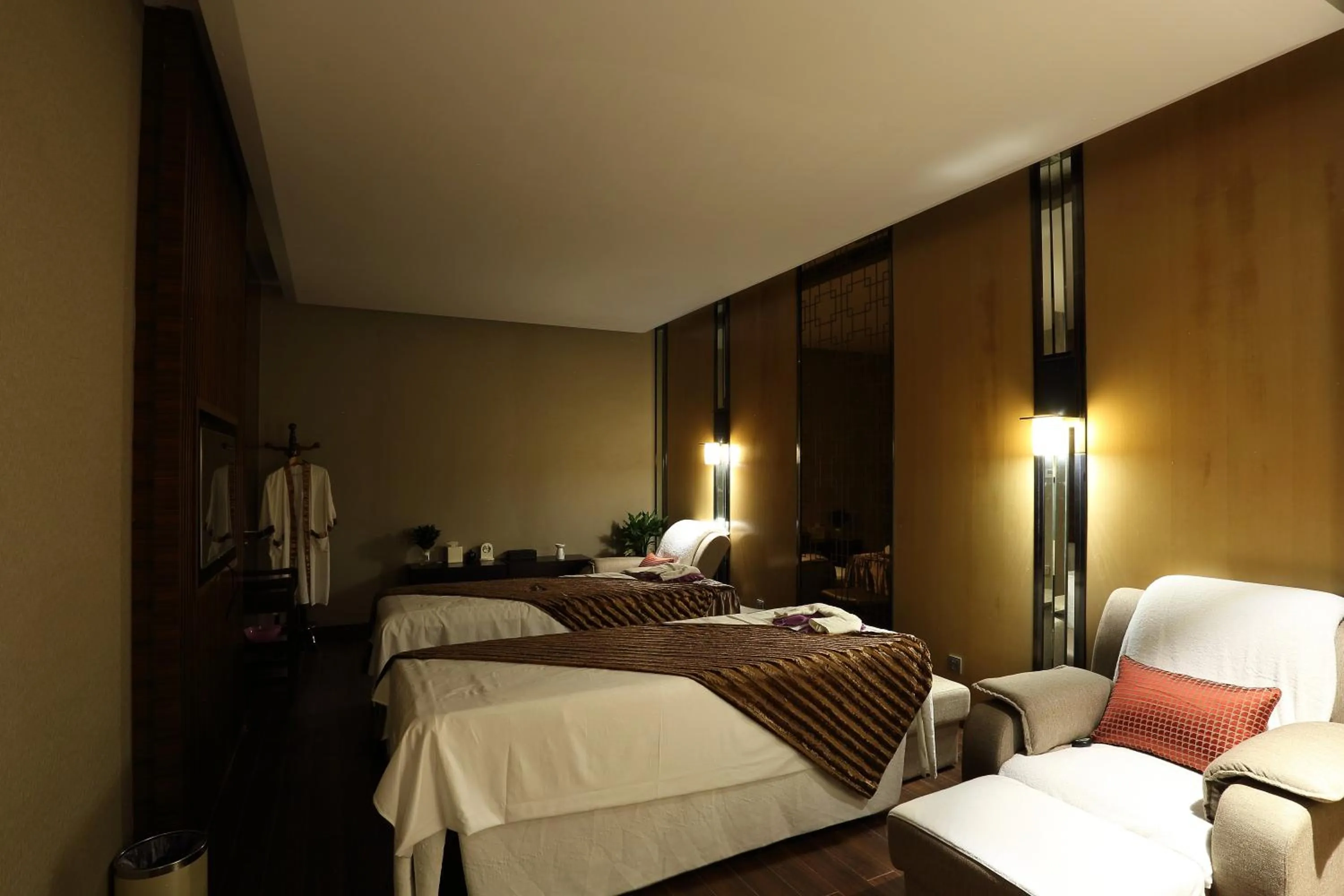 Spa and wellness centre/facilities, Bed in HUALUXE Yangjiang City Center