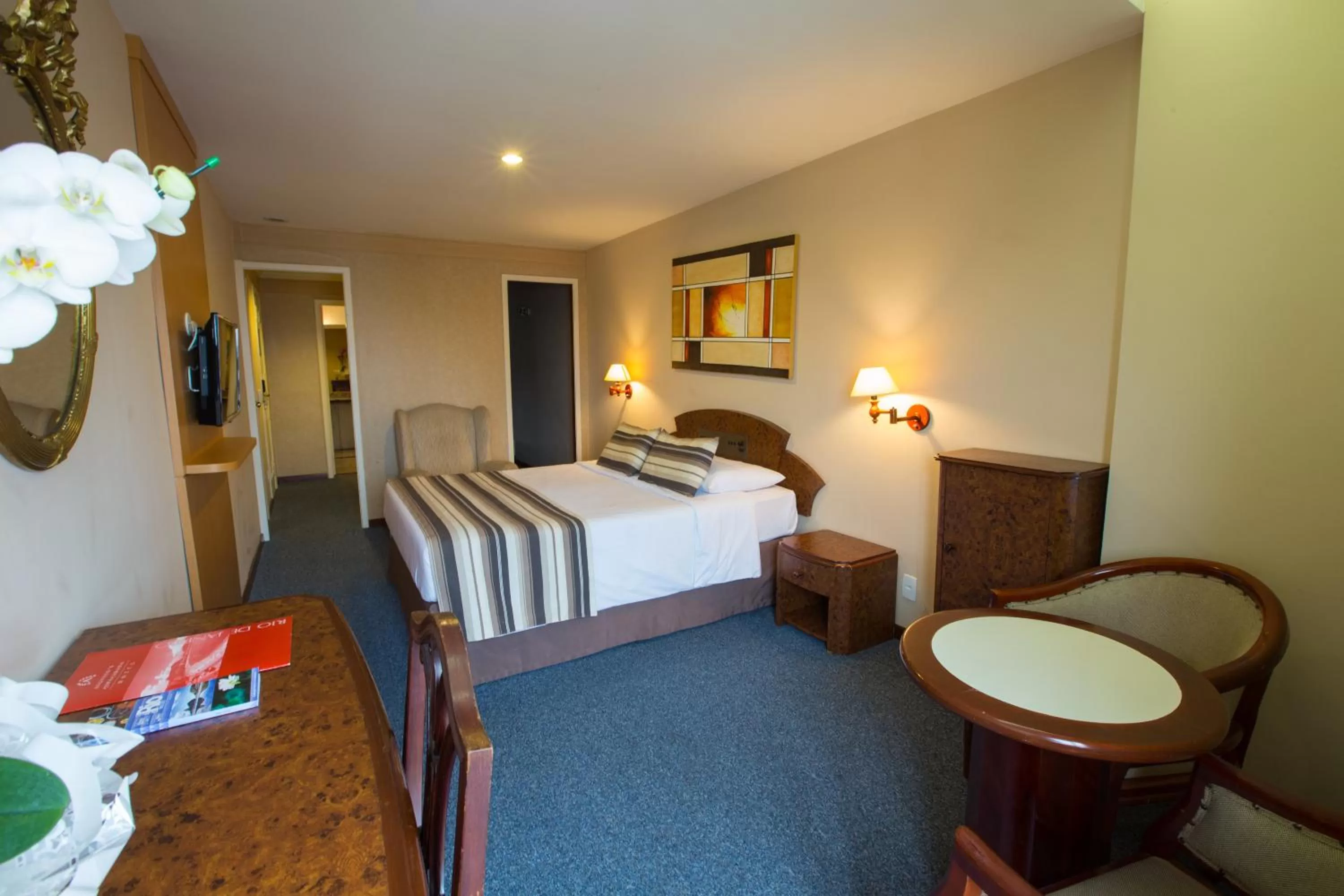 Photo of the whole room, Bed in Augusto's Copacabana Hotel