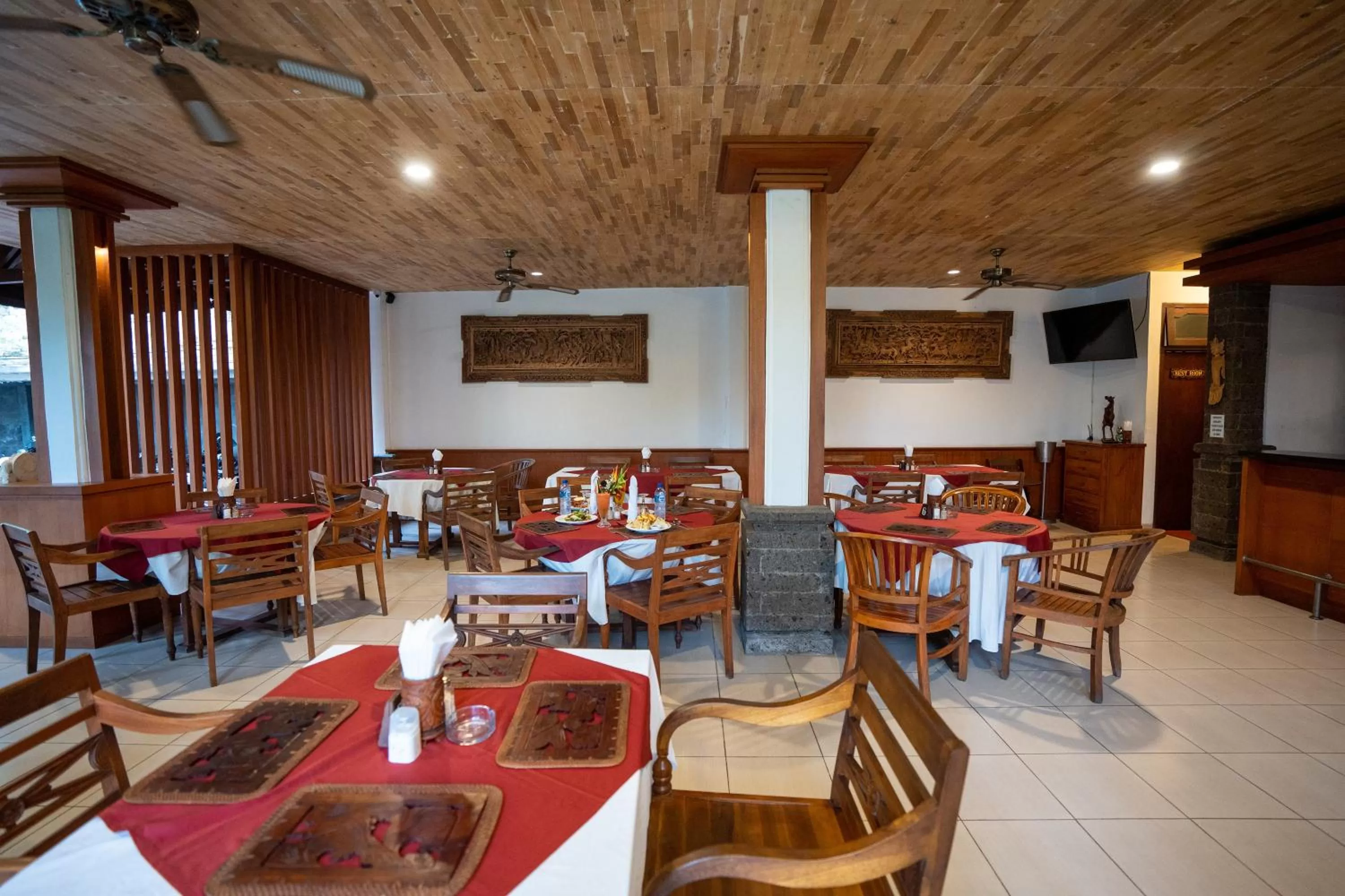 Restaurant/places to eat in Hotel Sinar Bali Legian