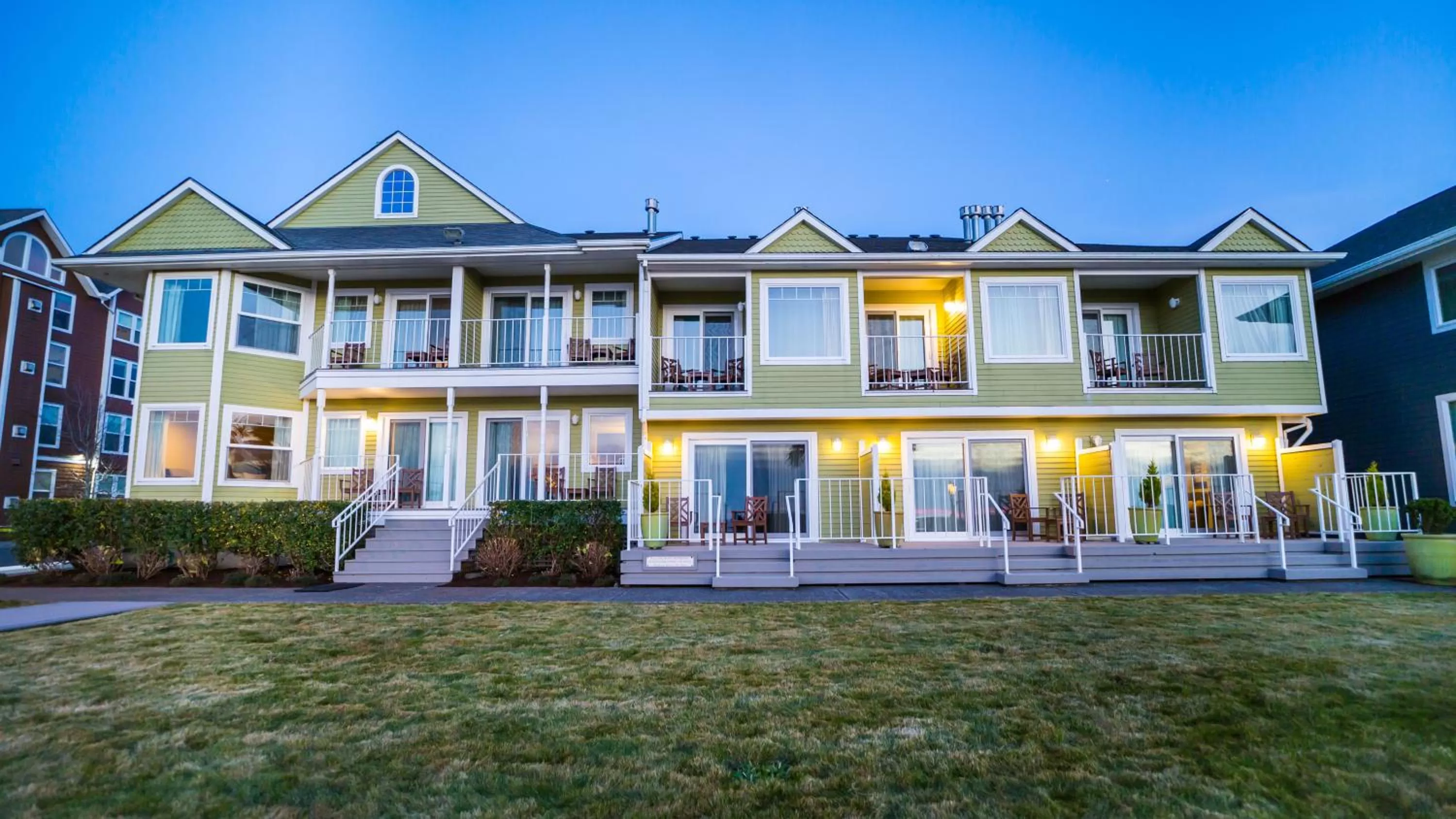 Property building in Inn of the Four Winds Seaside Oceanfront