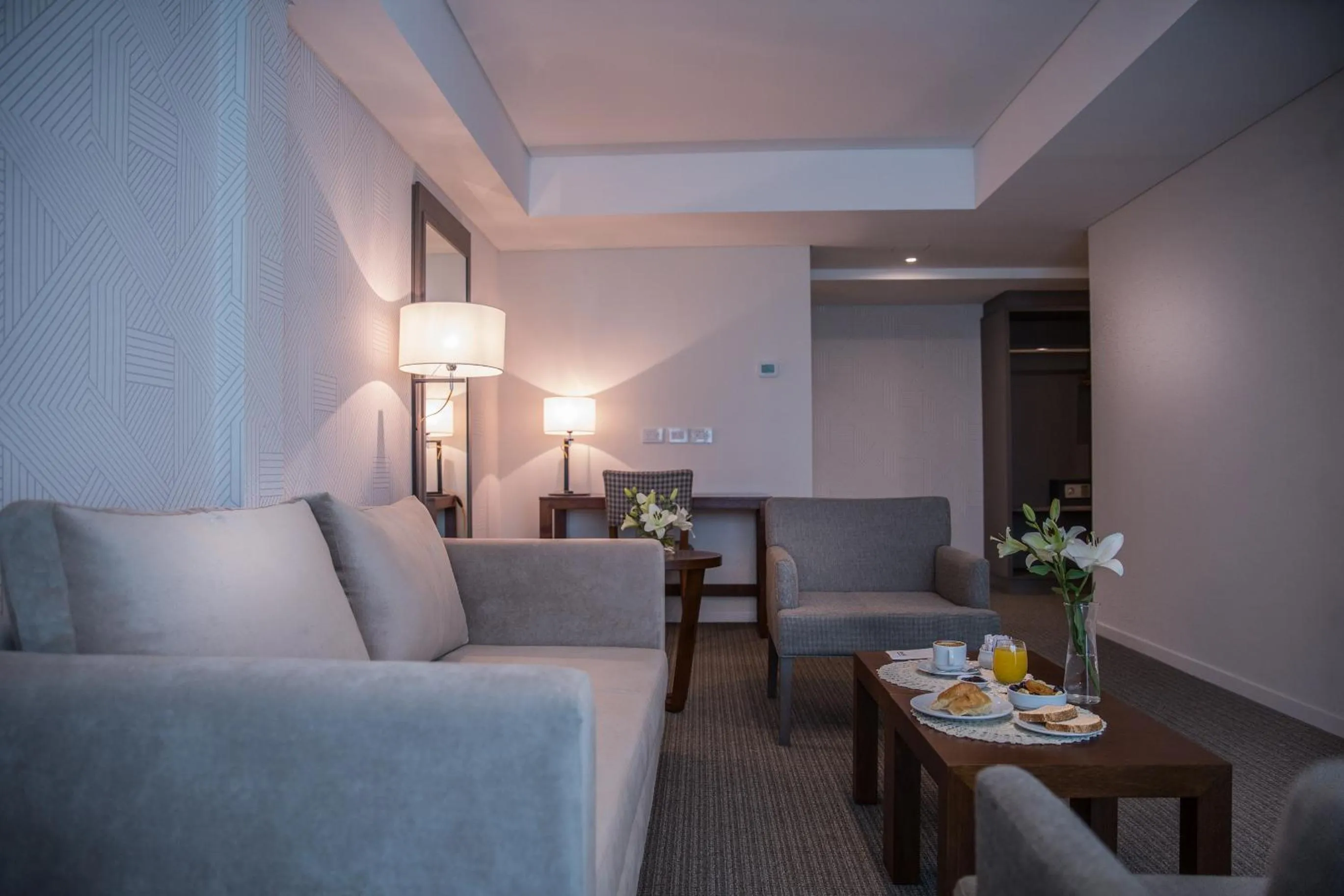 Living room in Howard Johnson Plaza Buenos Aires