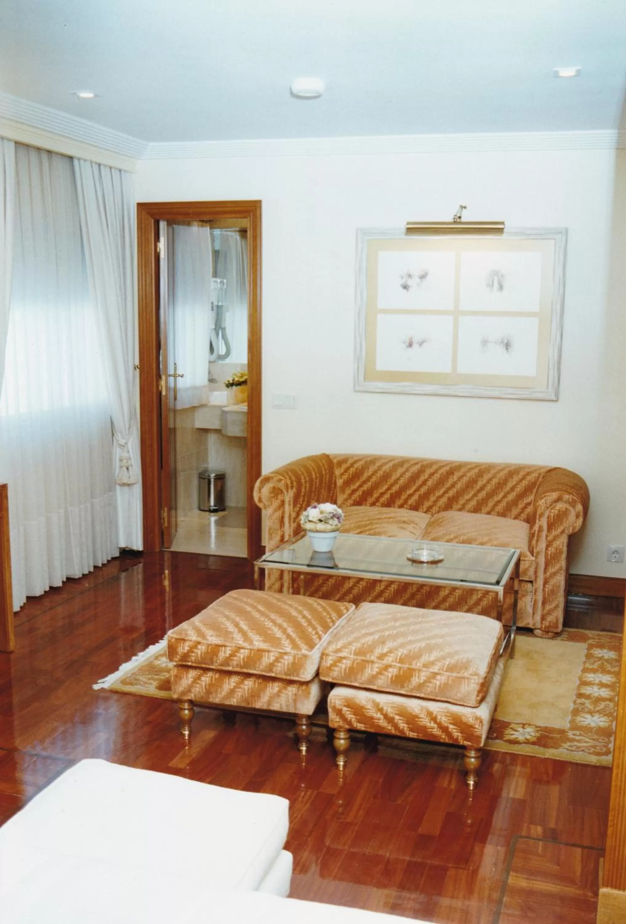 Day, Seating Area in Bellavista