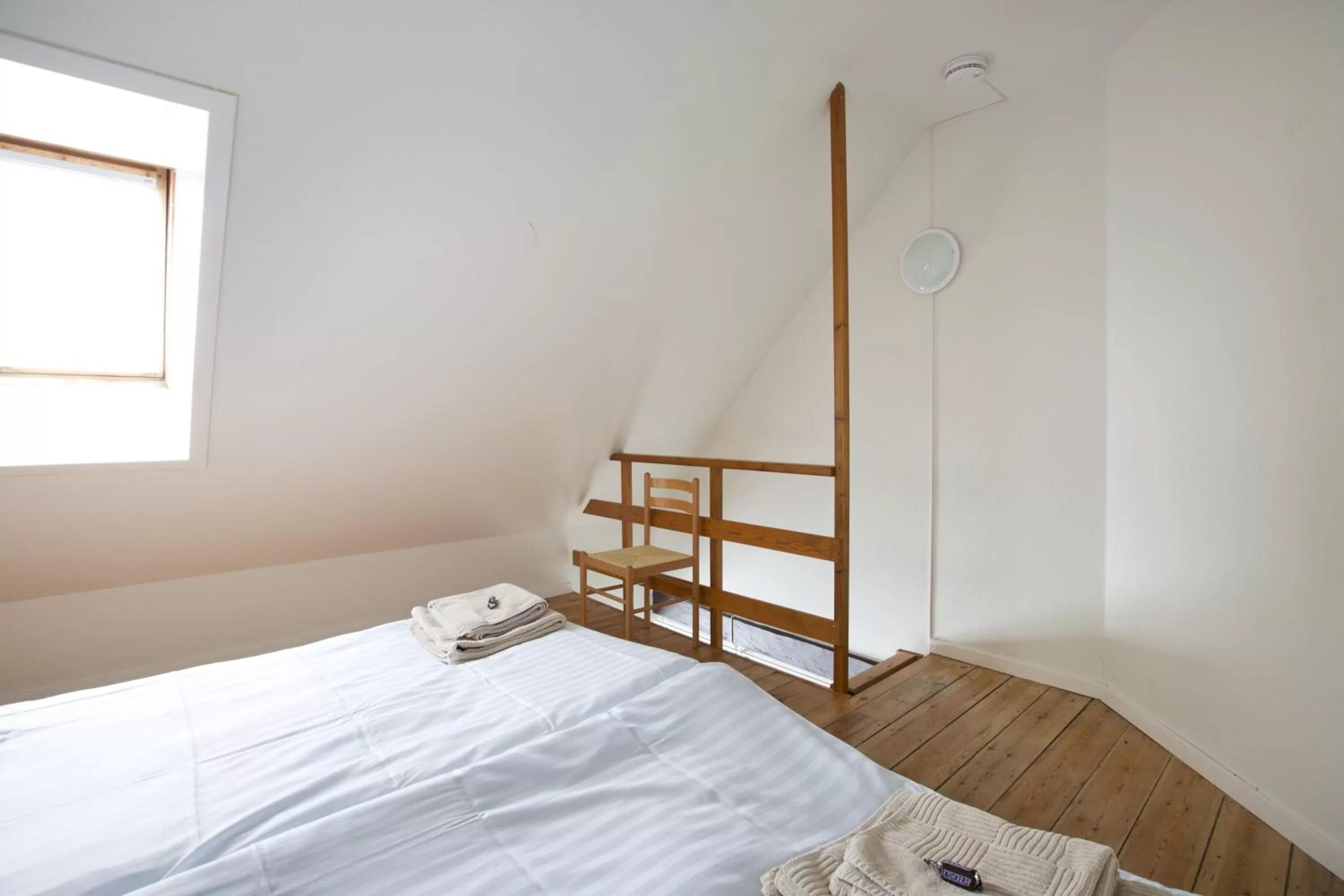 Day, Bed in Motel Stege