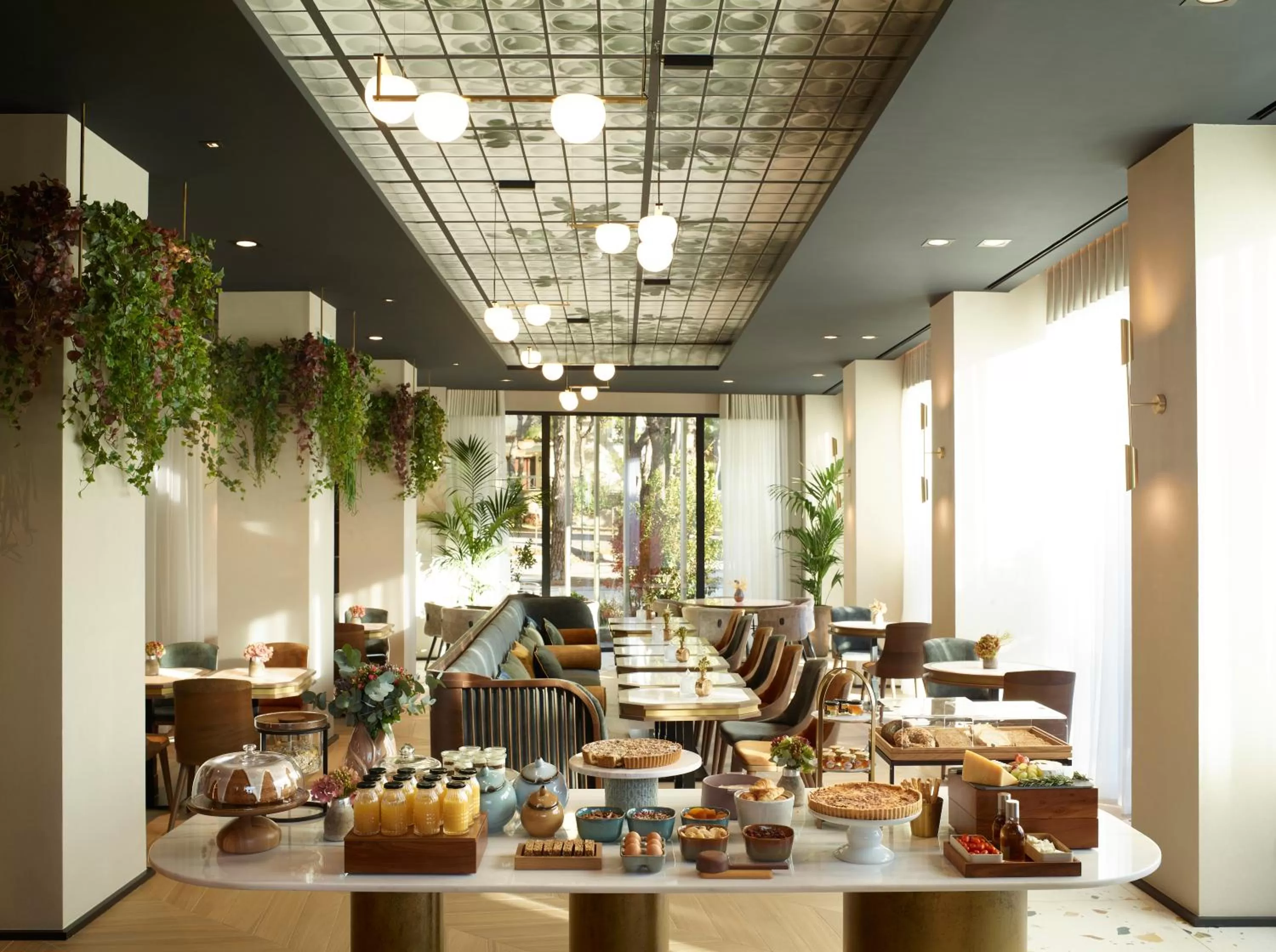 Restaurant/places to eat in SAY HOTEL