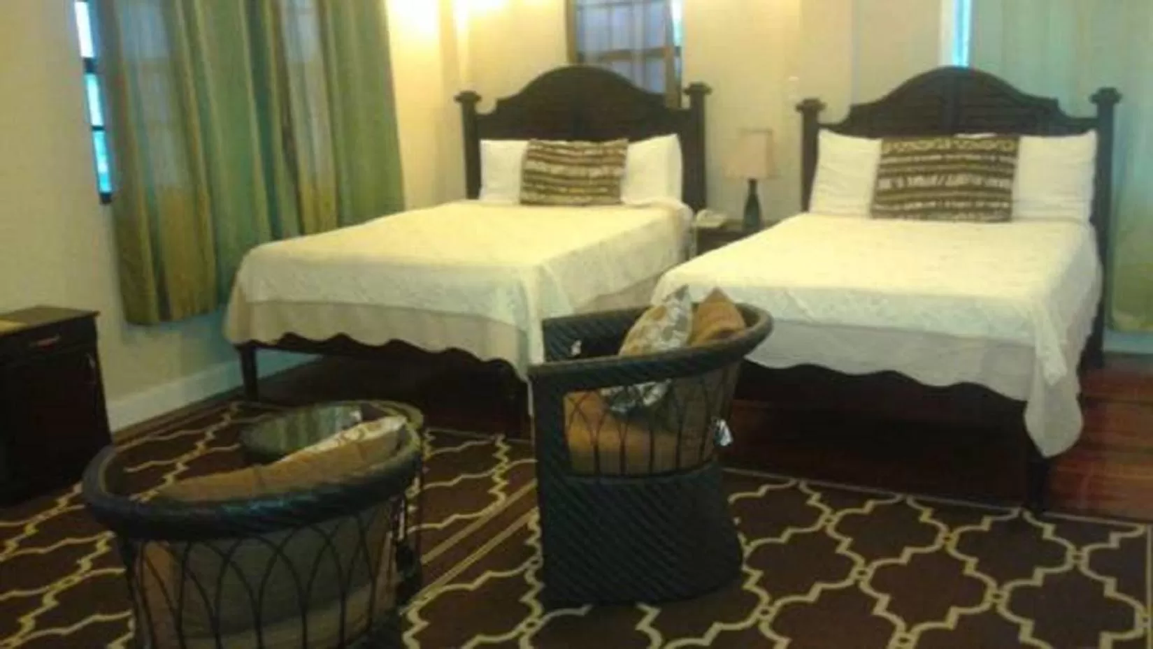 Bed in El Dorado Inn