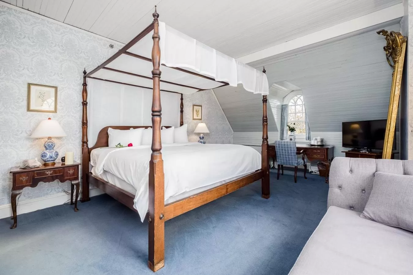 Bed in Simsbury 1820 House