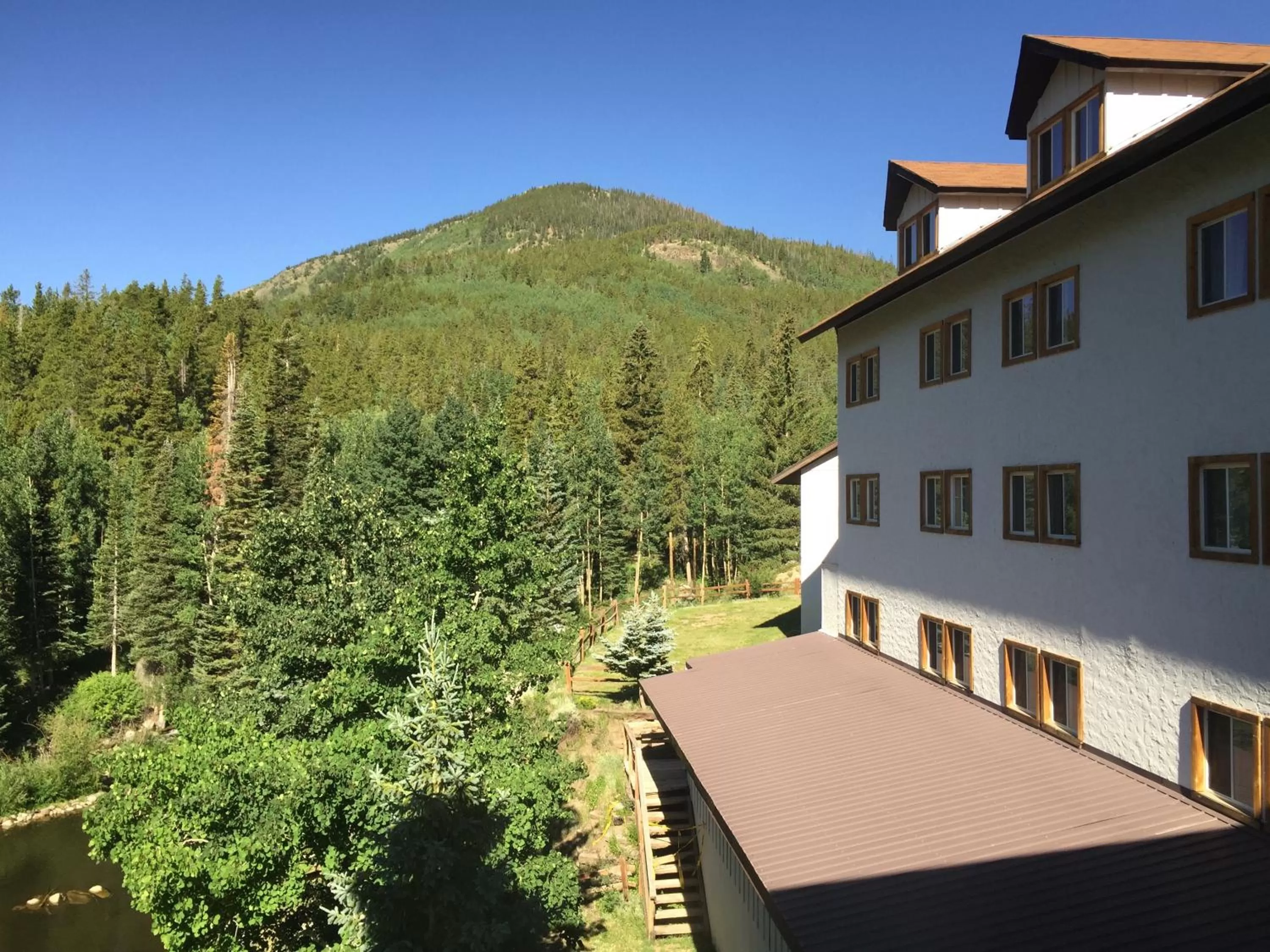Property building in Monarch Mountain Lodge