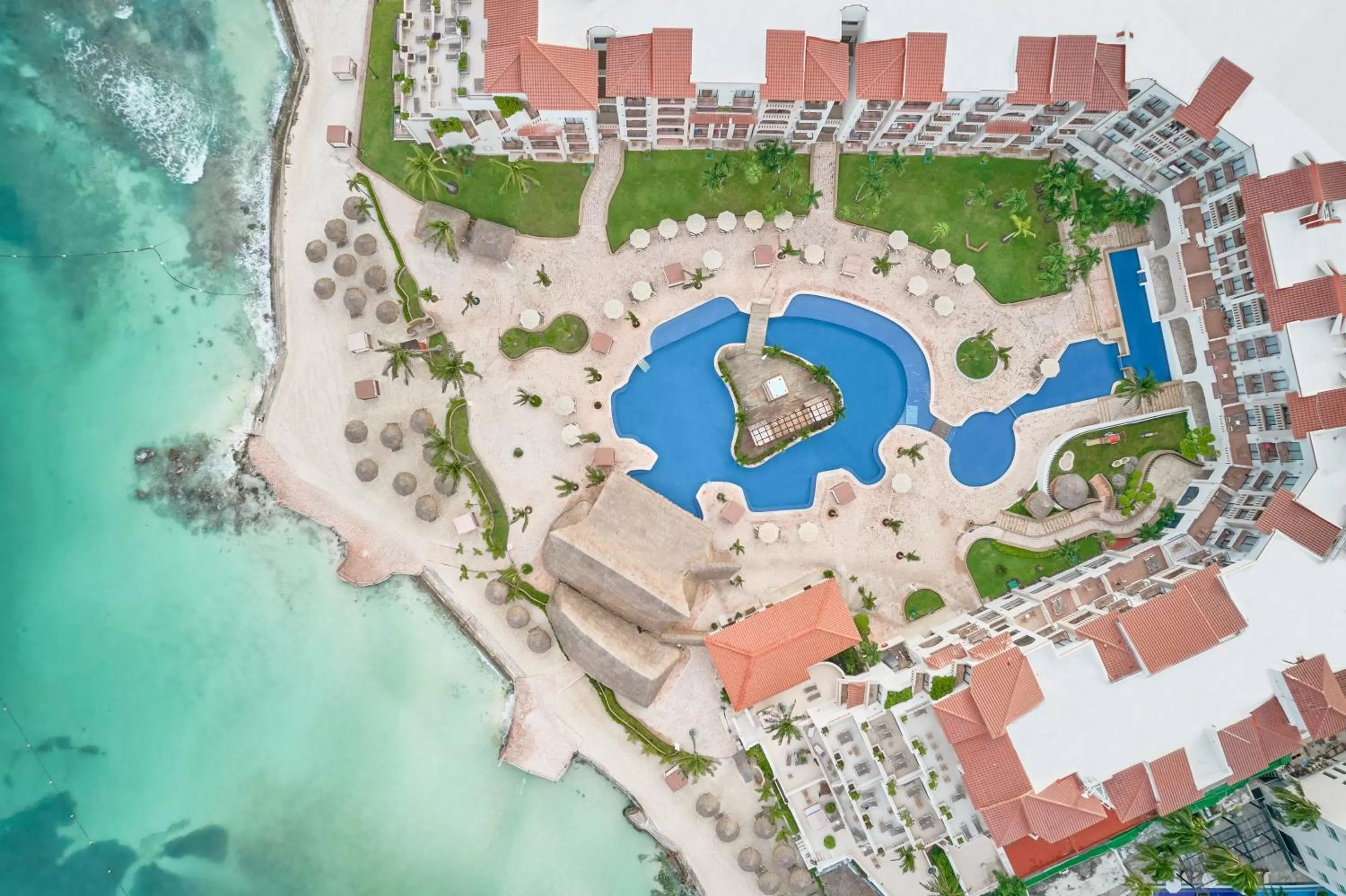 Property building in Fiesta Americana Cancun Villas