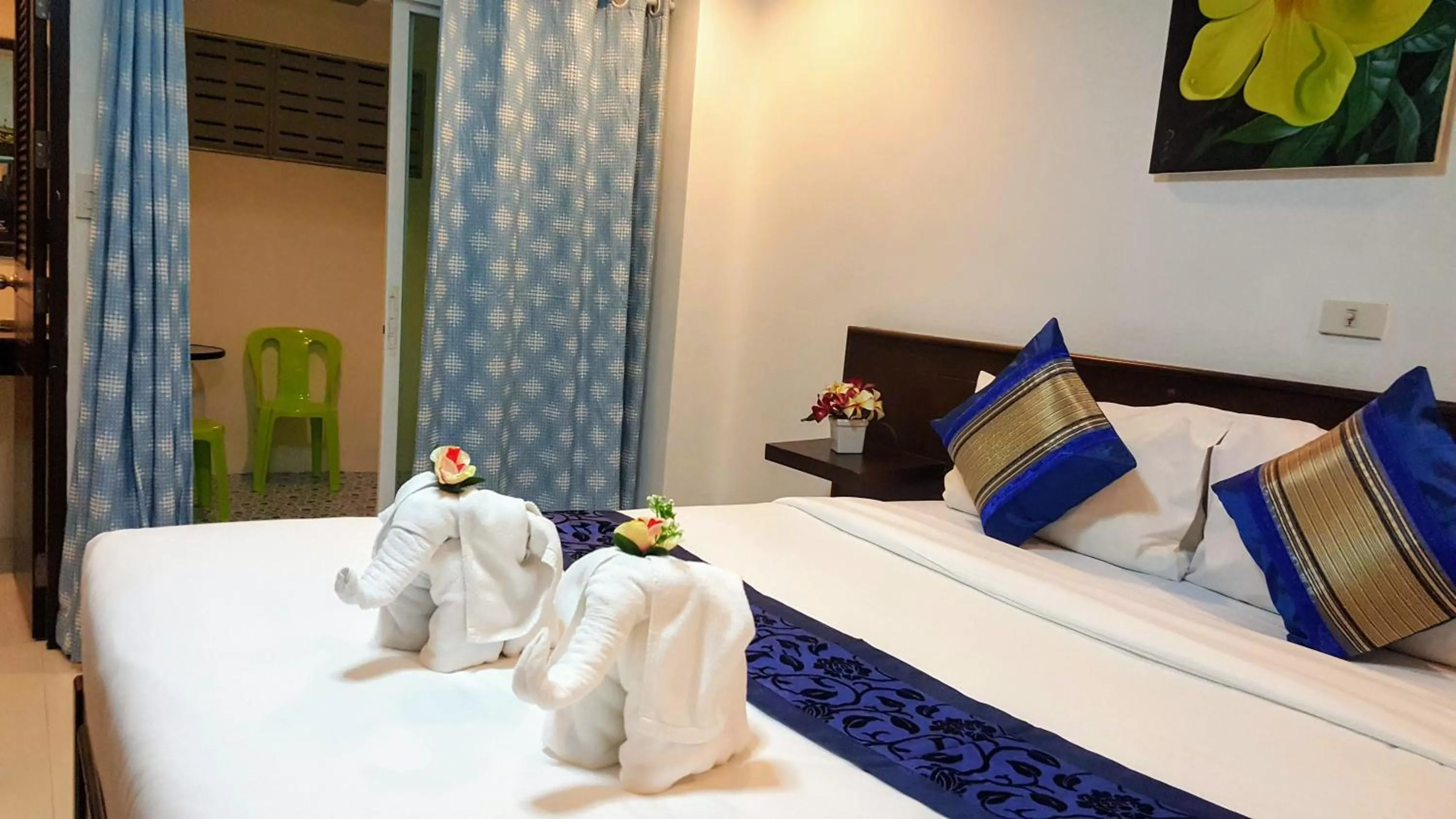 Bed in Ruen Buathong Boutique Hotel Patong Beach