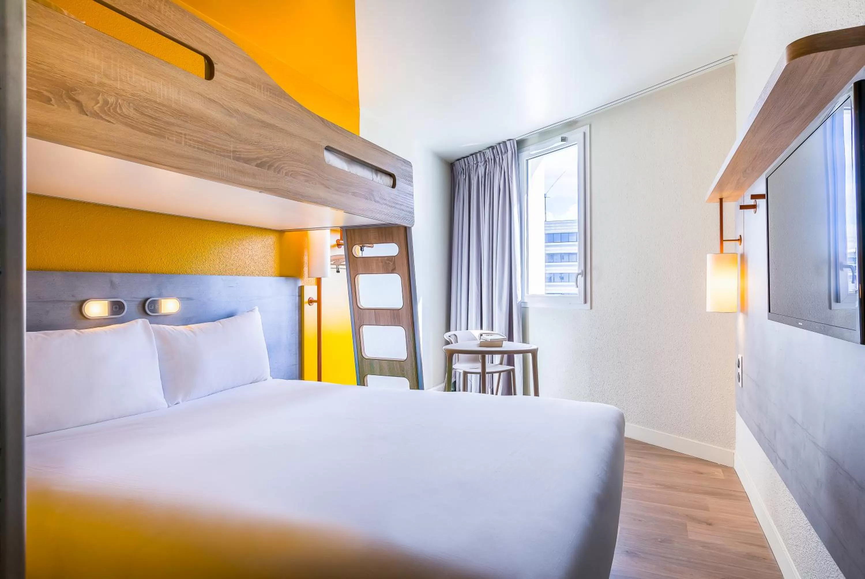 Photo of the whole room, Bed in ibis budget Fontainebleau Avon