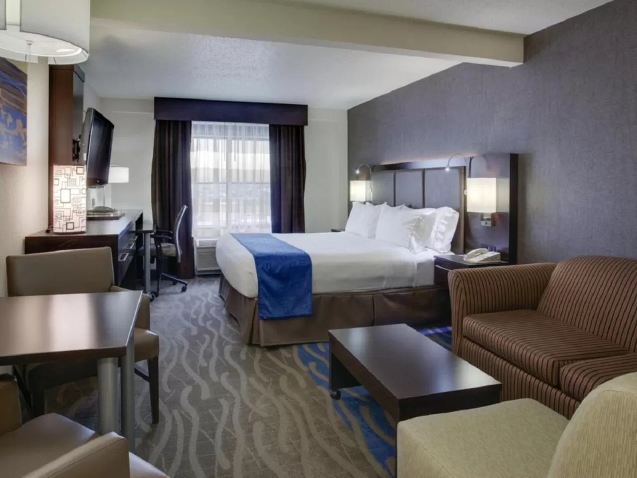 Photo of the whole room, Bed in Holiday Inn Express Hotel & Suites Meadowlands Area by IHG
