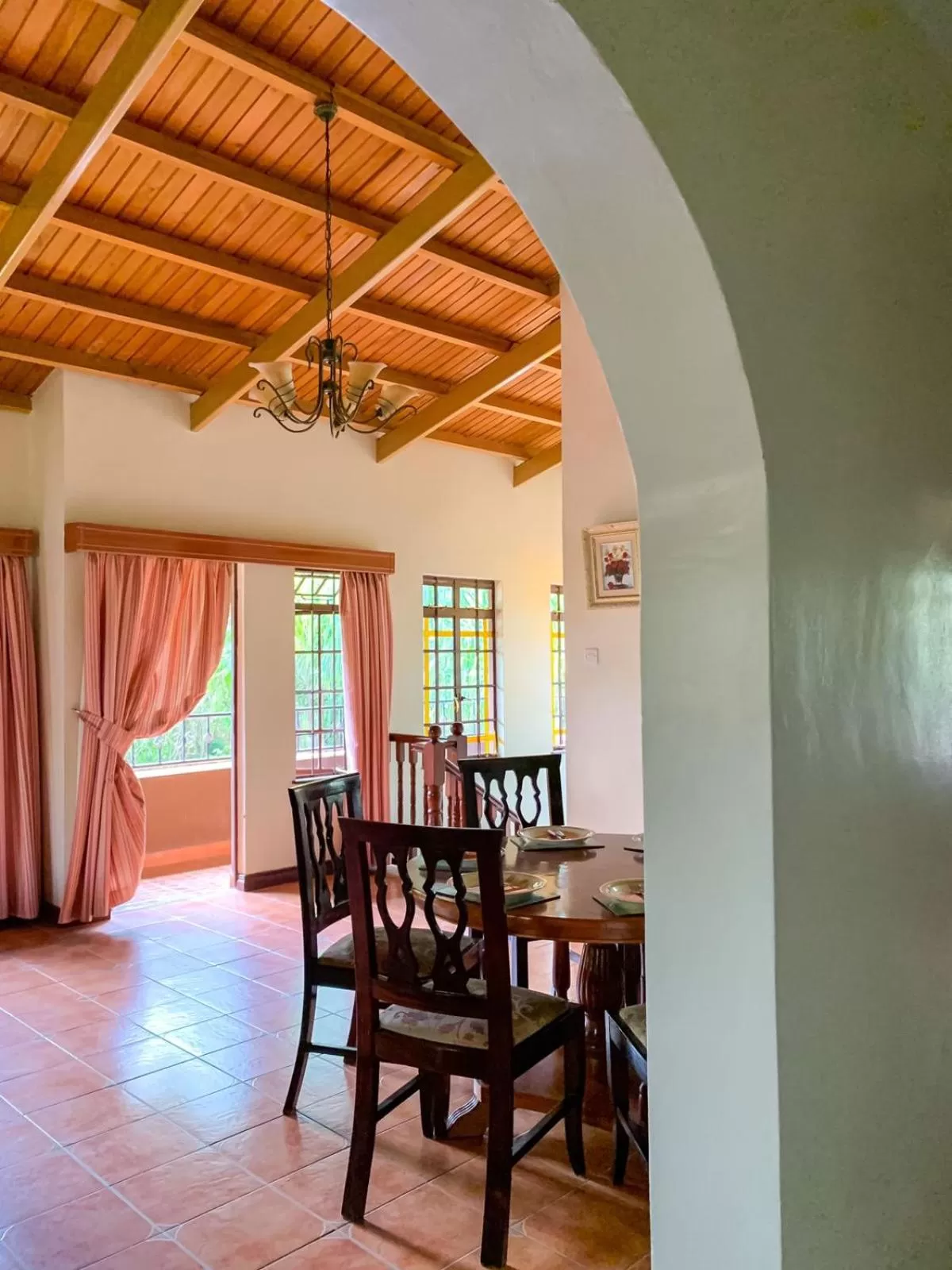 Dining area in Oilepo Cottage