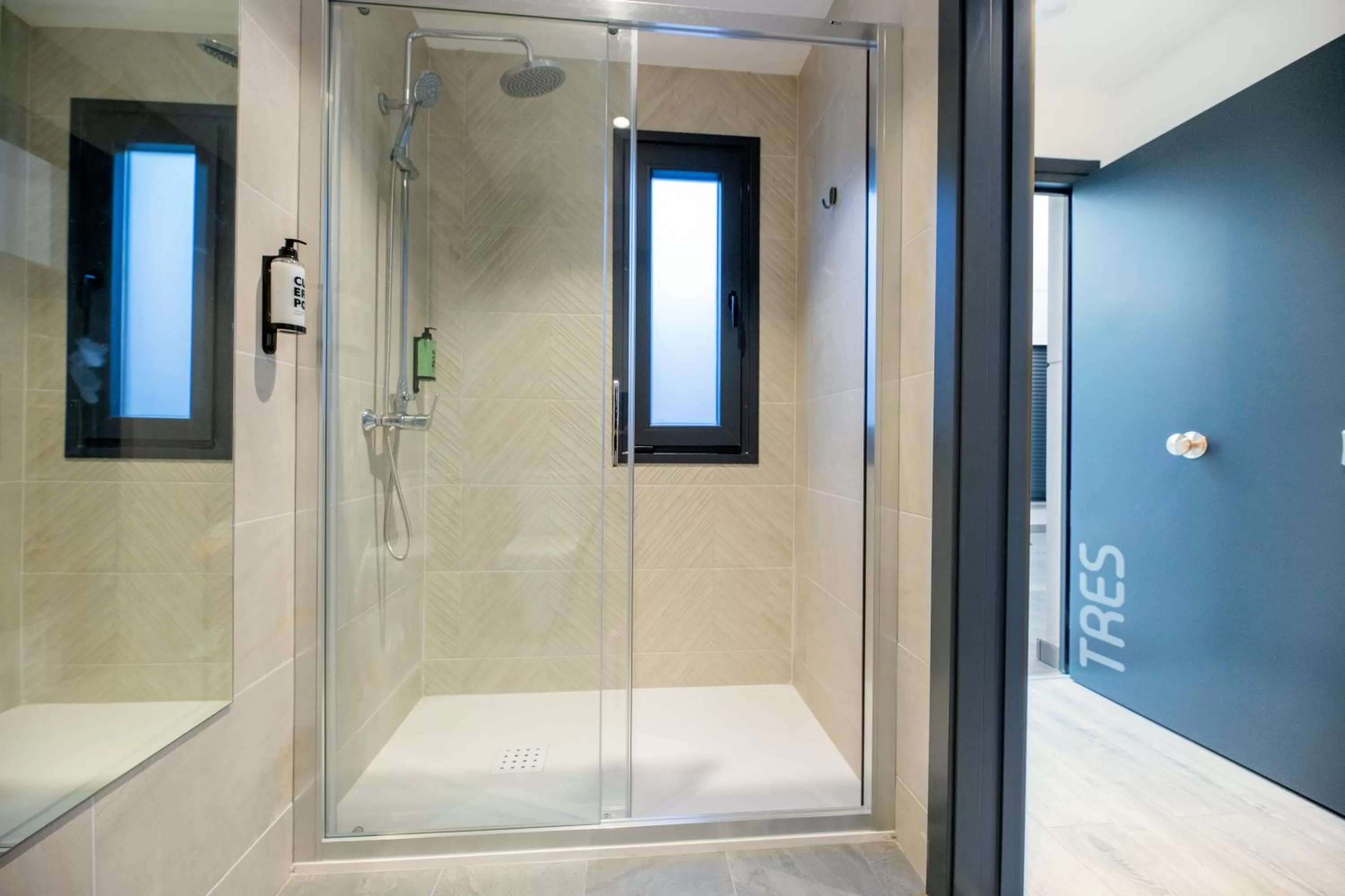 Shower in HOTEL IBERUM