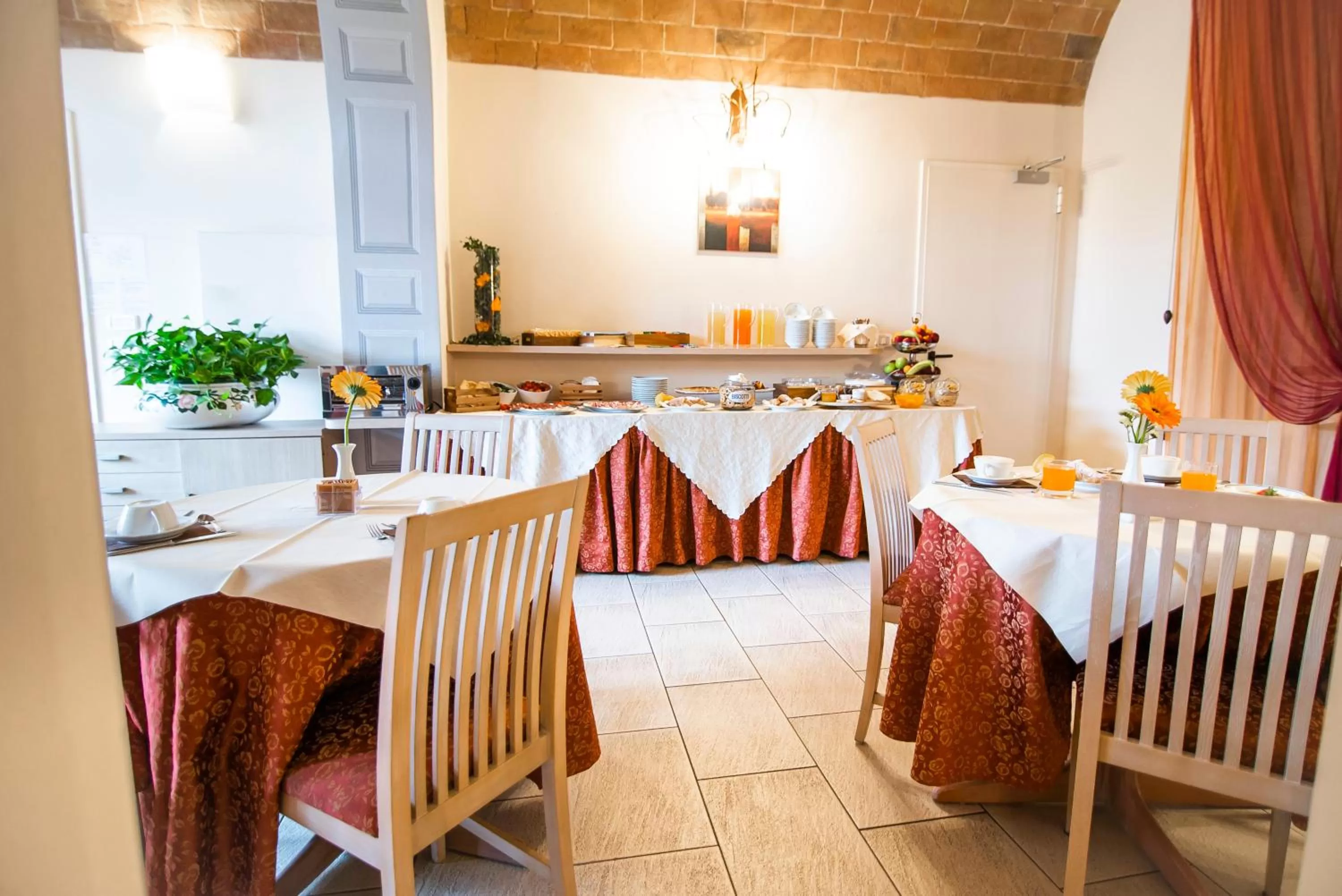 Restaurant/places to eat in Hotel La Colonna