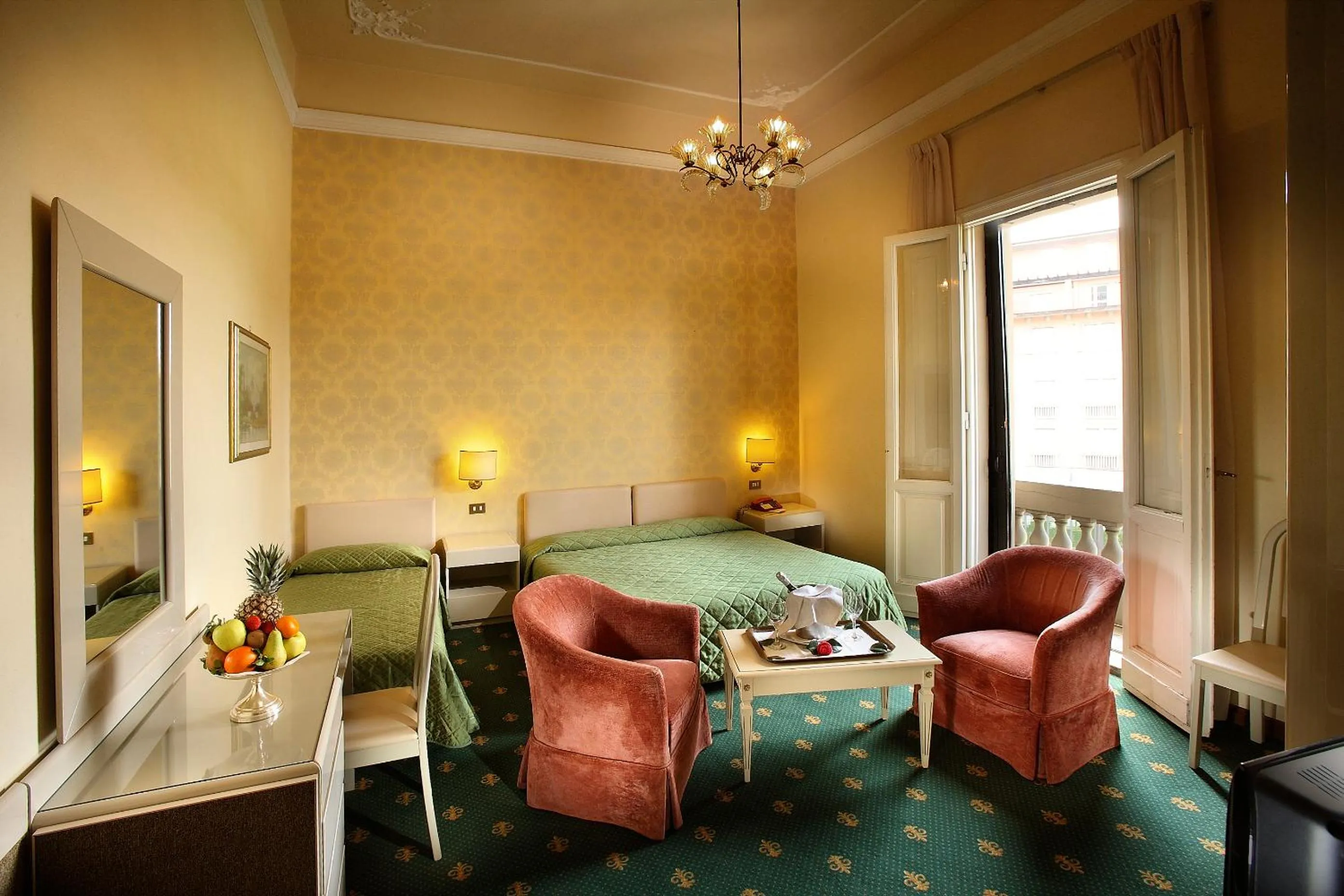 Photo of the whole room, Bed in Grand Hotel Plaza & Locanda Maggiore