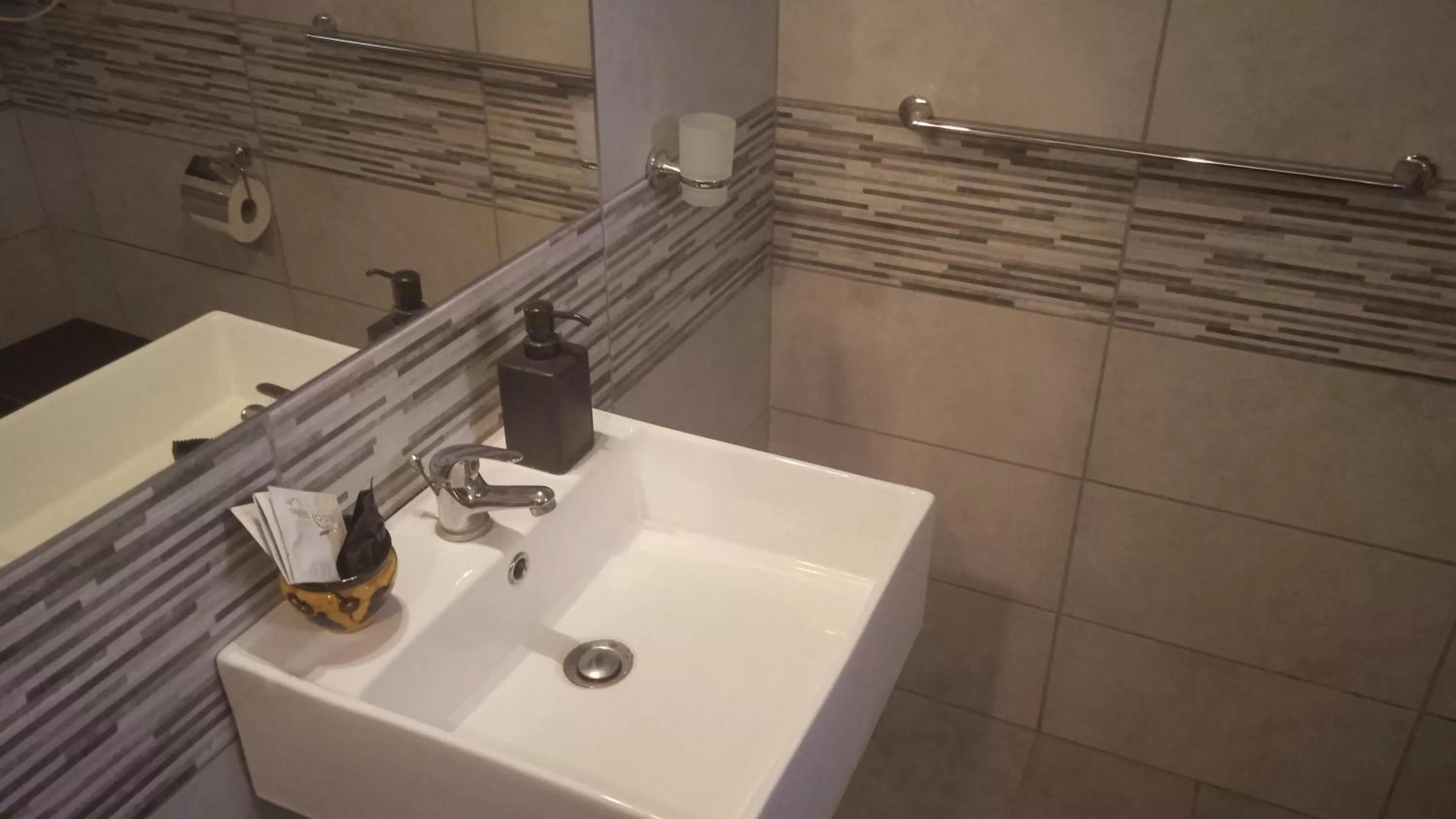 Bathroom in Bed and Books Isabella