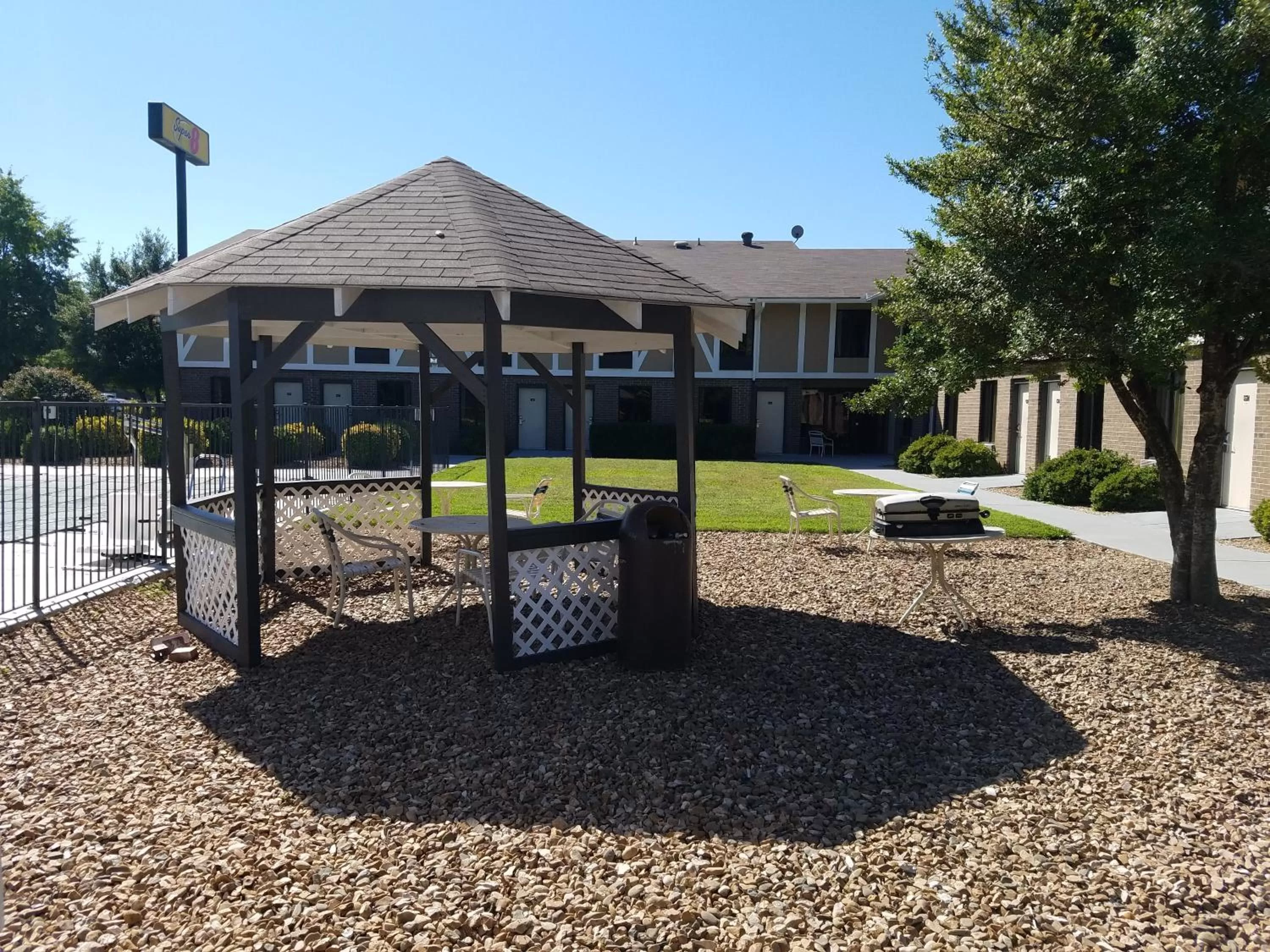 BBQ facilities in Super 8 by Wyndham Bentonville