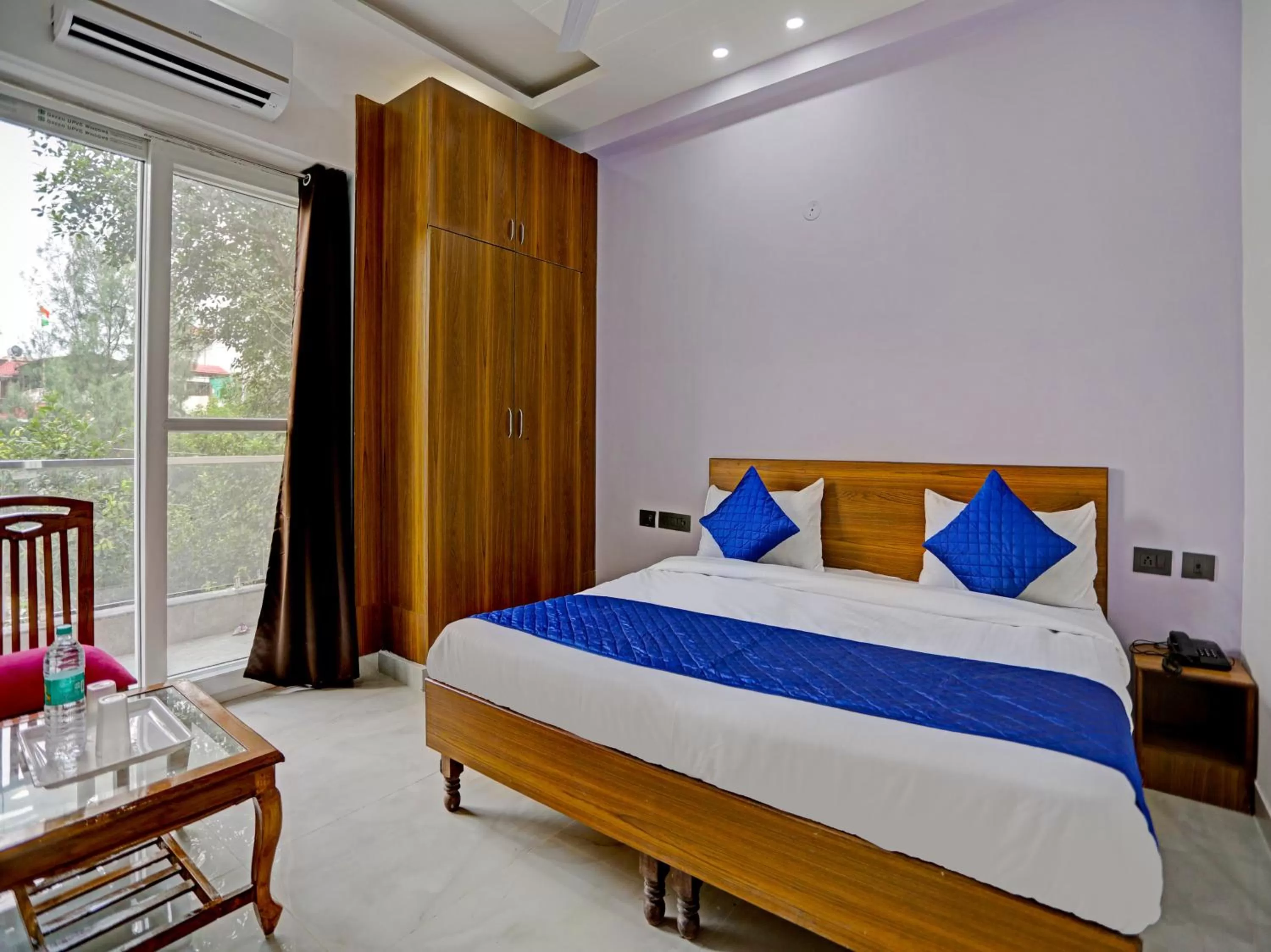 Bed in Hotel Golden Admire - Couple Friendly Hotel Noida Sector - 56