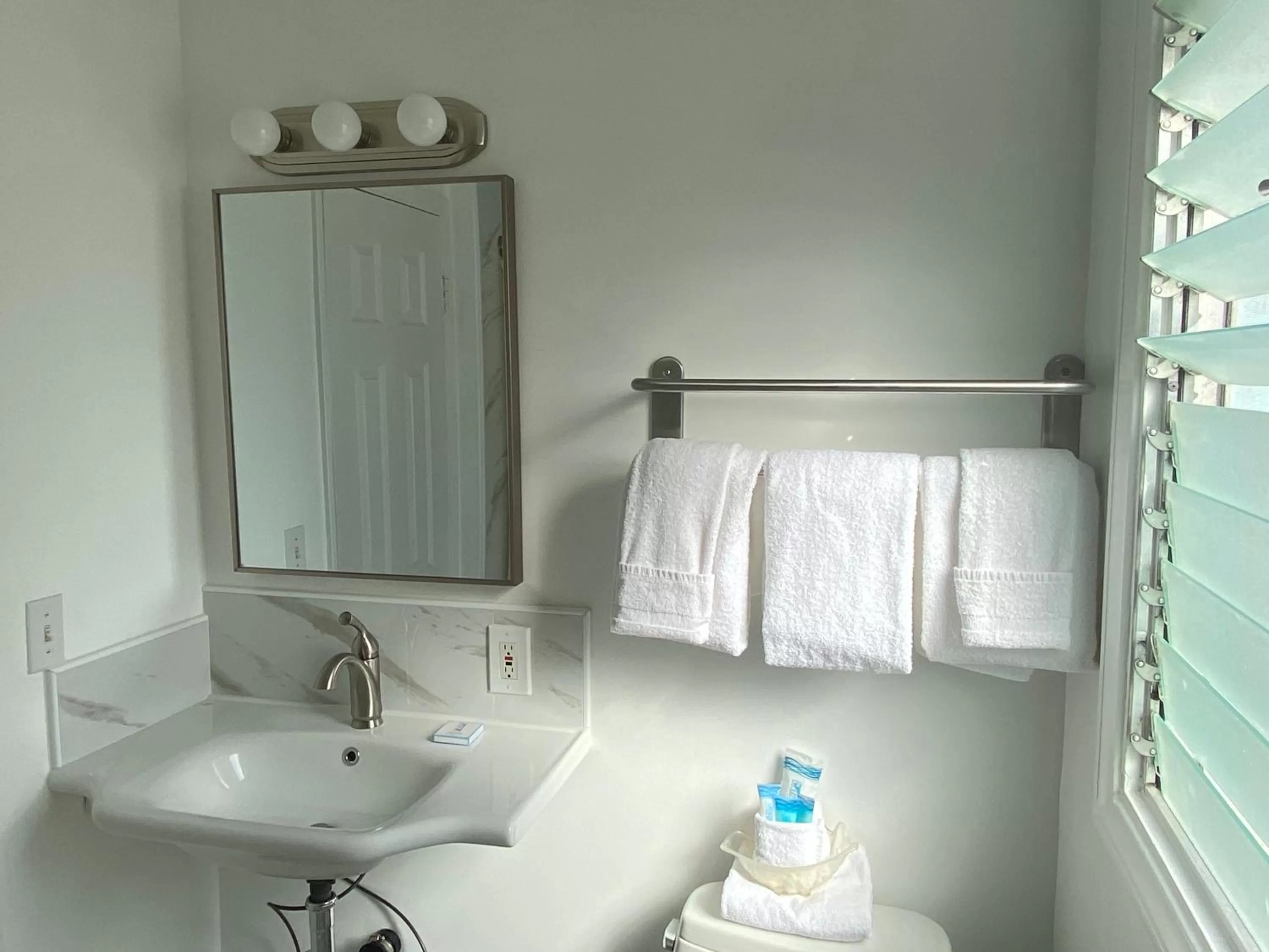 Bathroom in Ocean Lodge Santa Monica Beach Hotel