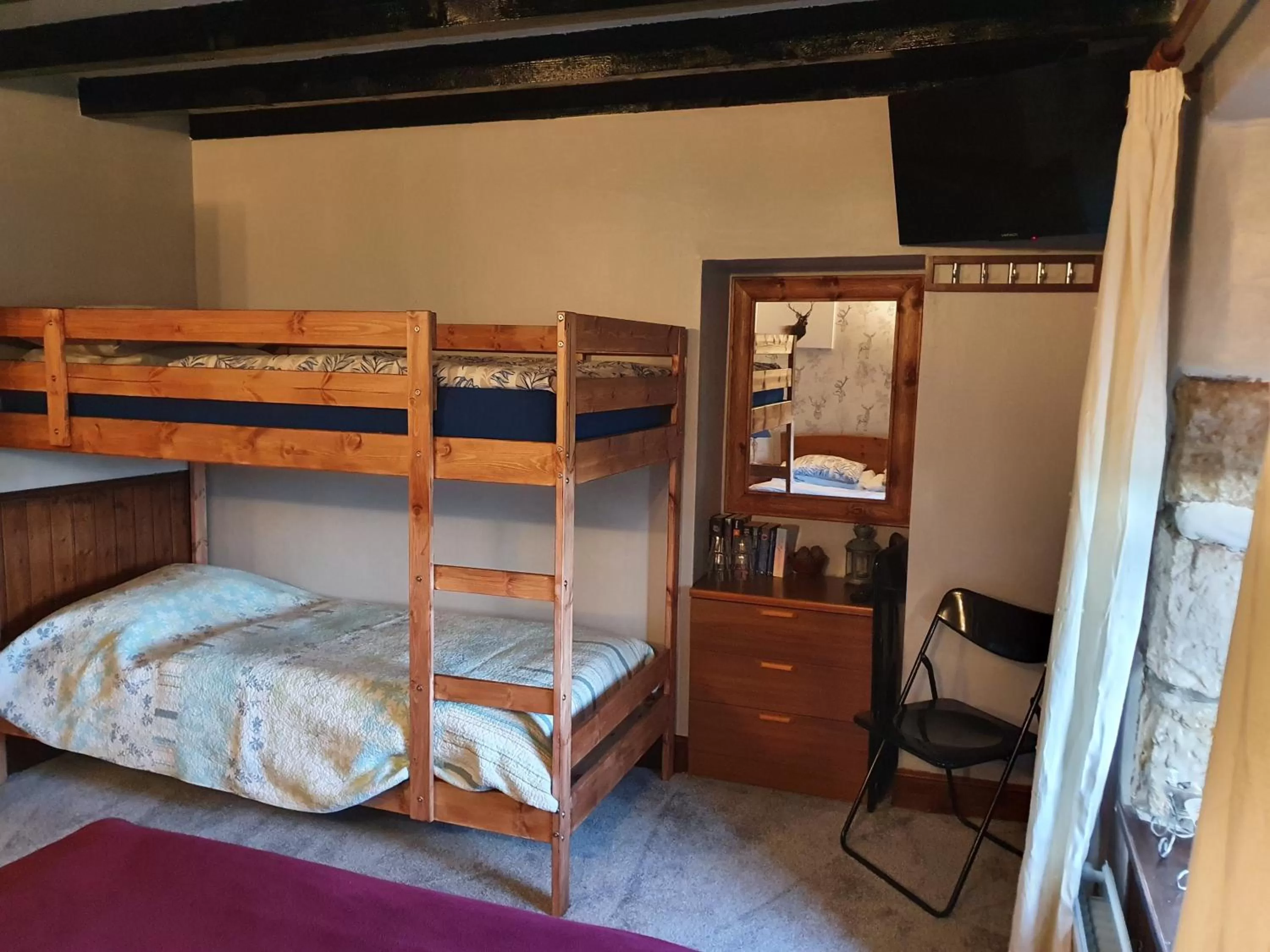 bunk bed, Bed in B&B Drum Farm
