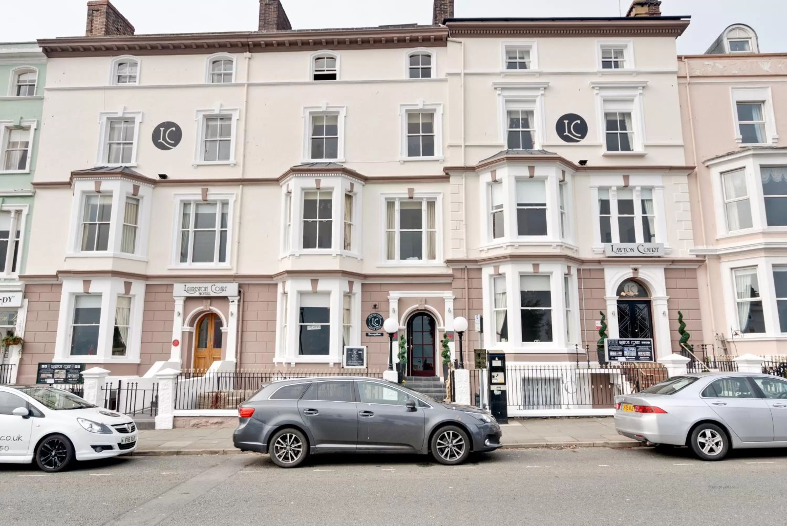 Facade/entrance in Lauriston & Lawton Court Hotel