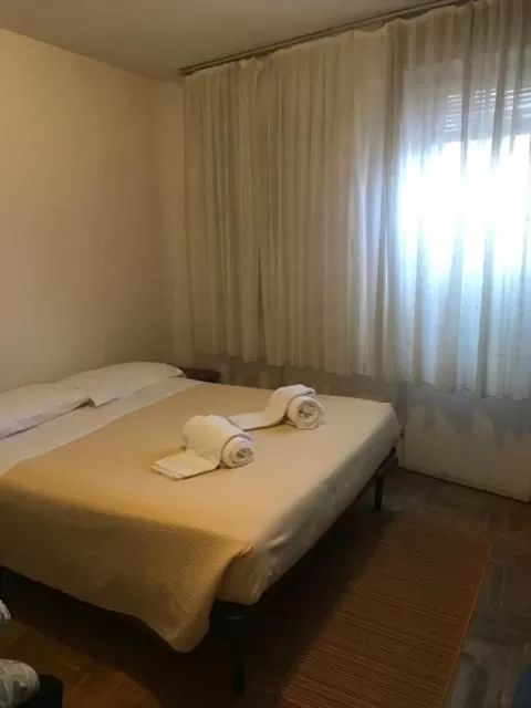 Bed in Hotel Carillon