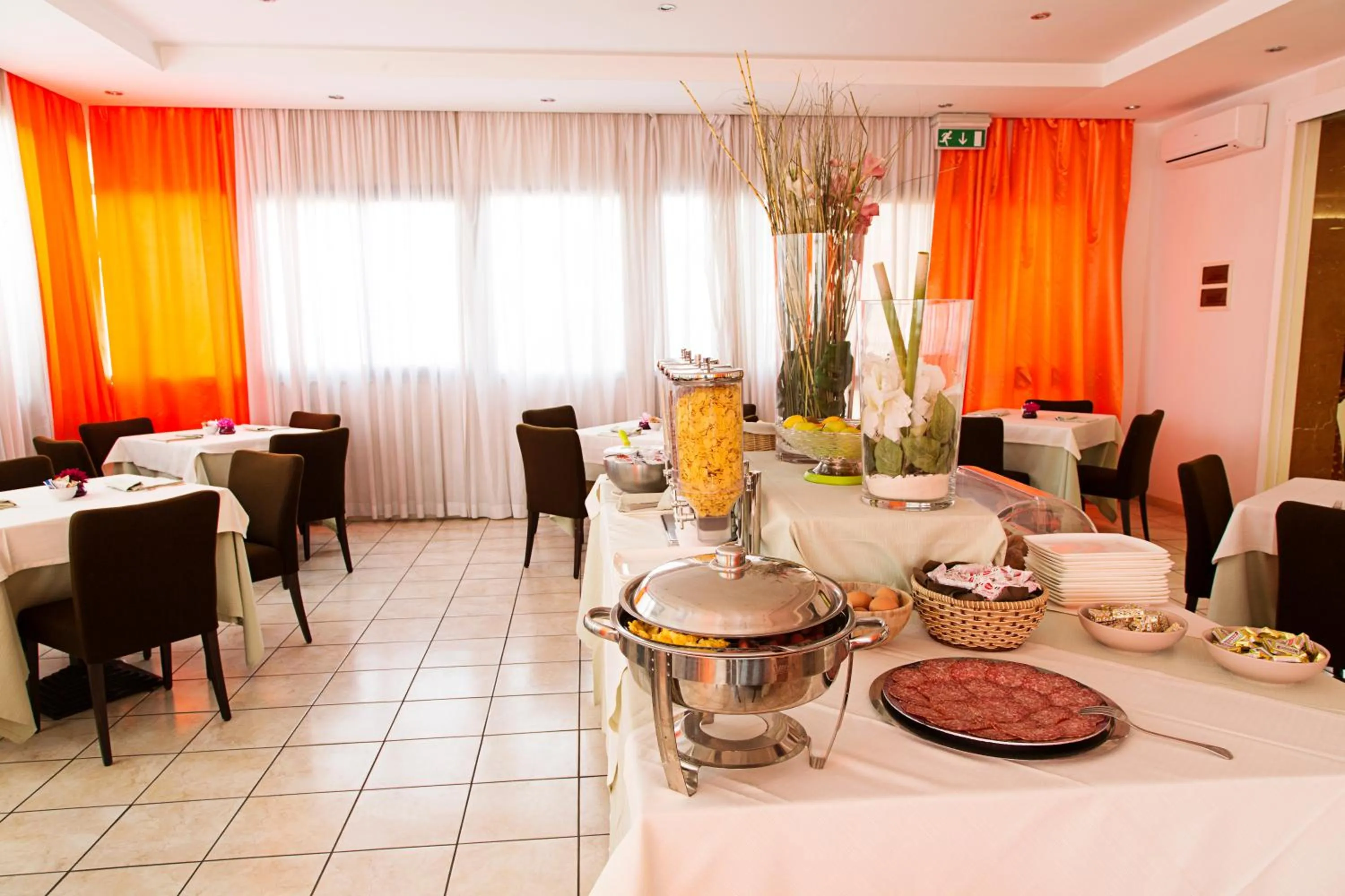 Restaurant/places to eat in Hotel President Pomezia