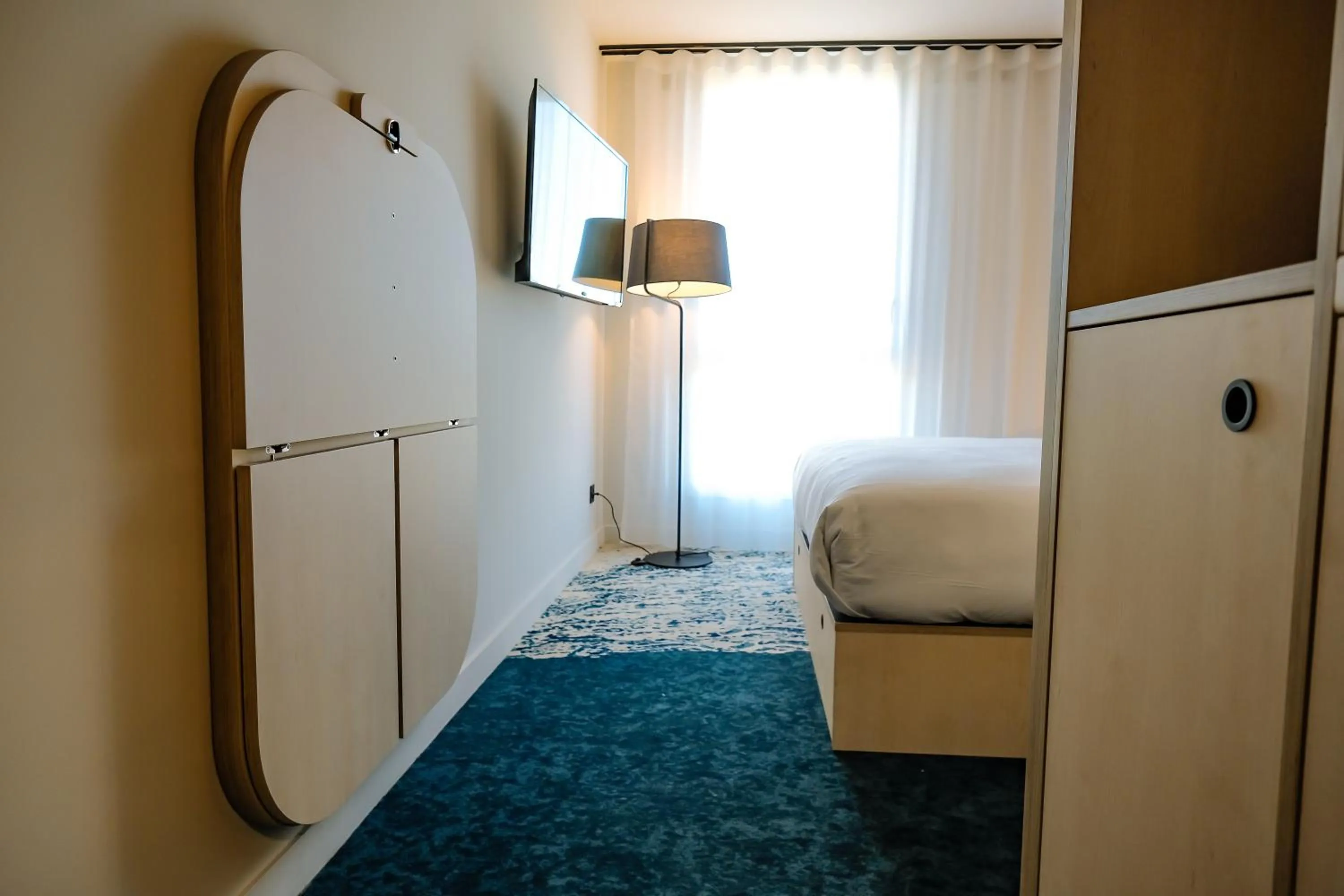 Dining area, Bed in Live Hotels Bordeaux Lac