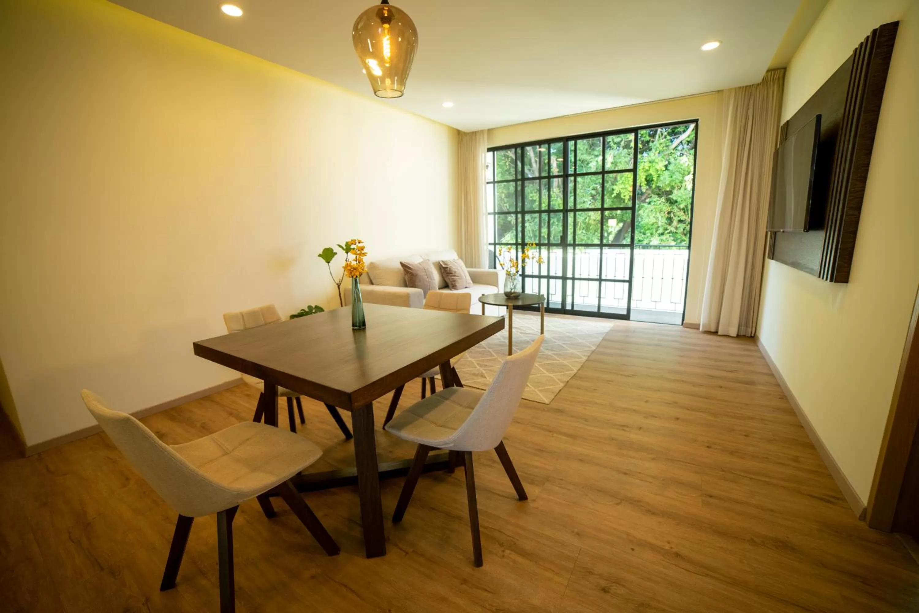 Living room, Dining Area in Hotel Dex Tlaquepaque