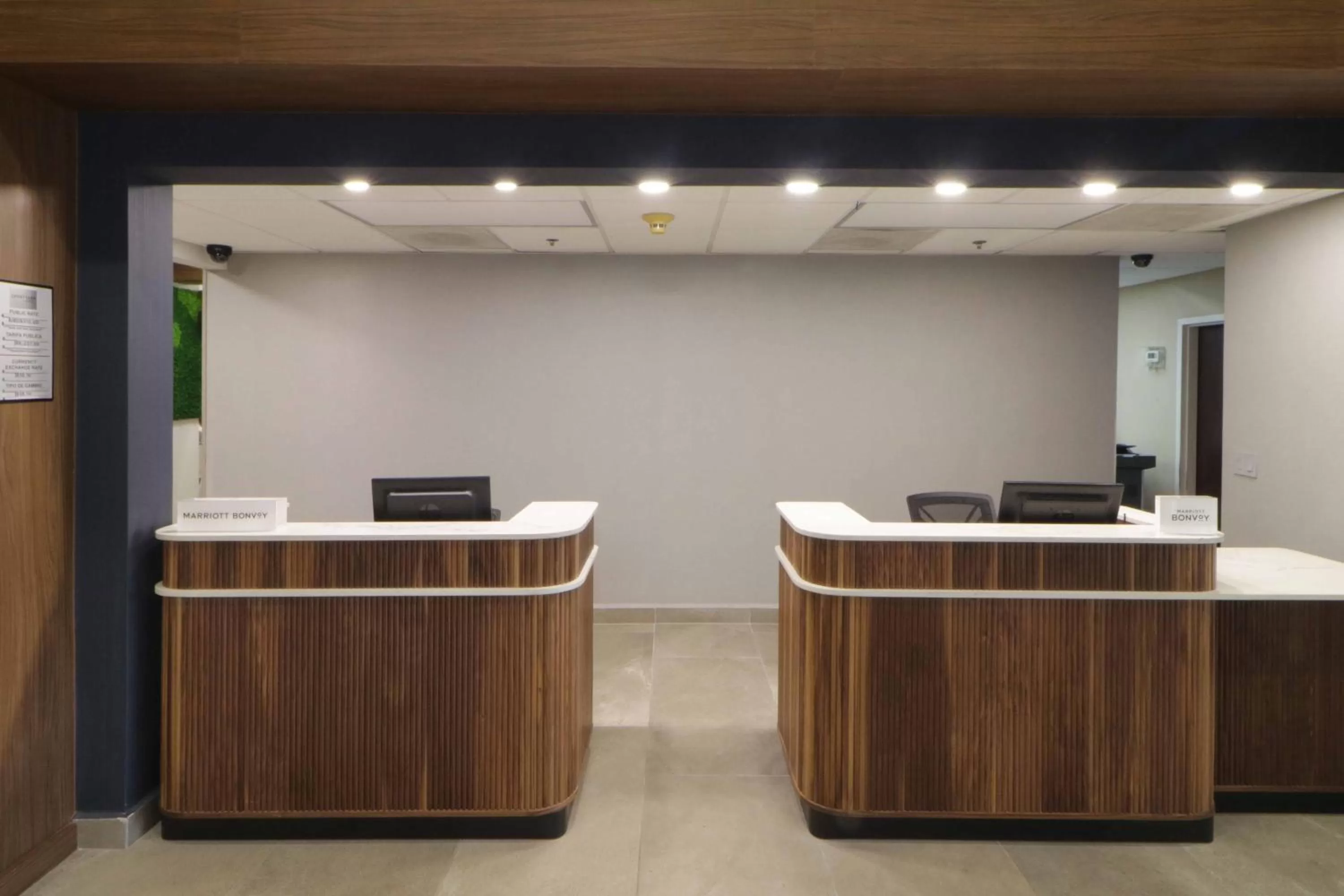 Lobby or reception in Courtyard Monterrey Airport