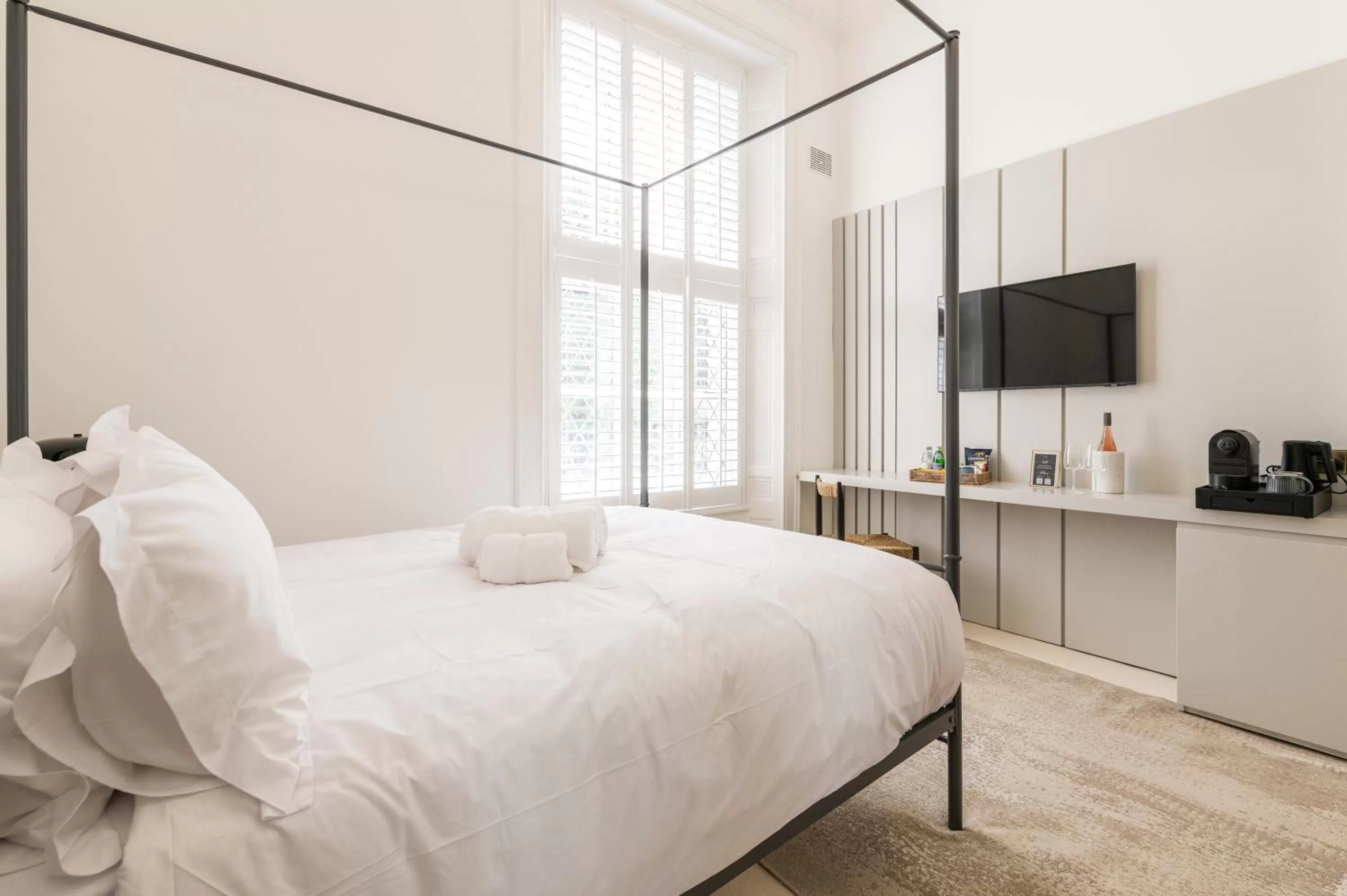 Bedroom, Bed in Number 59 - Irish Stay Group