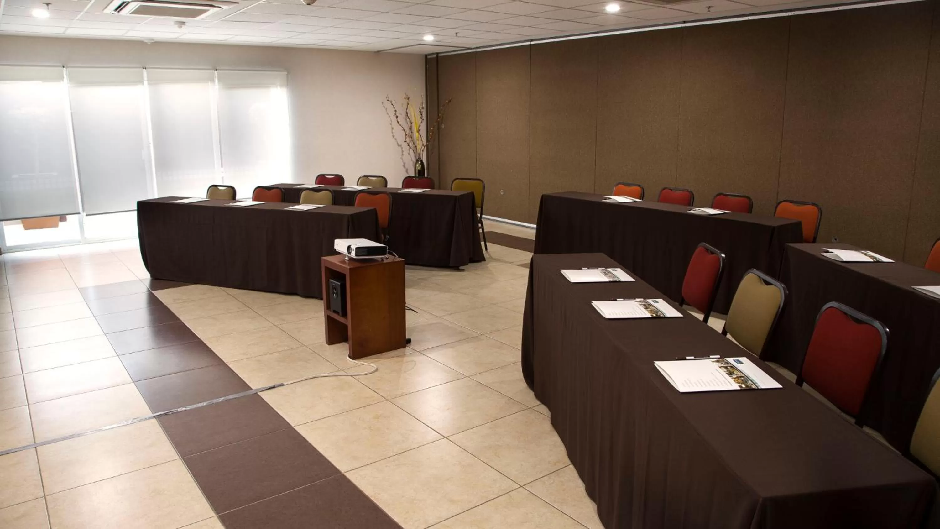 Meeting/conference room in Staybridge Suites Queretaro by IHG