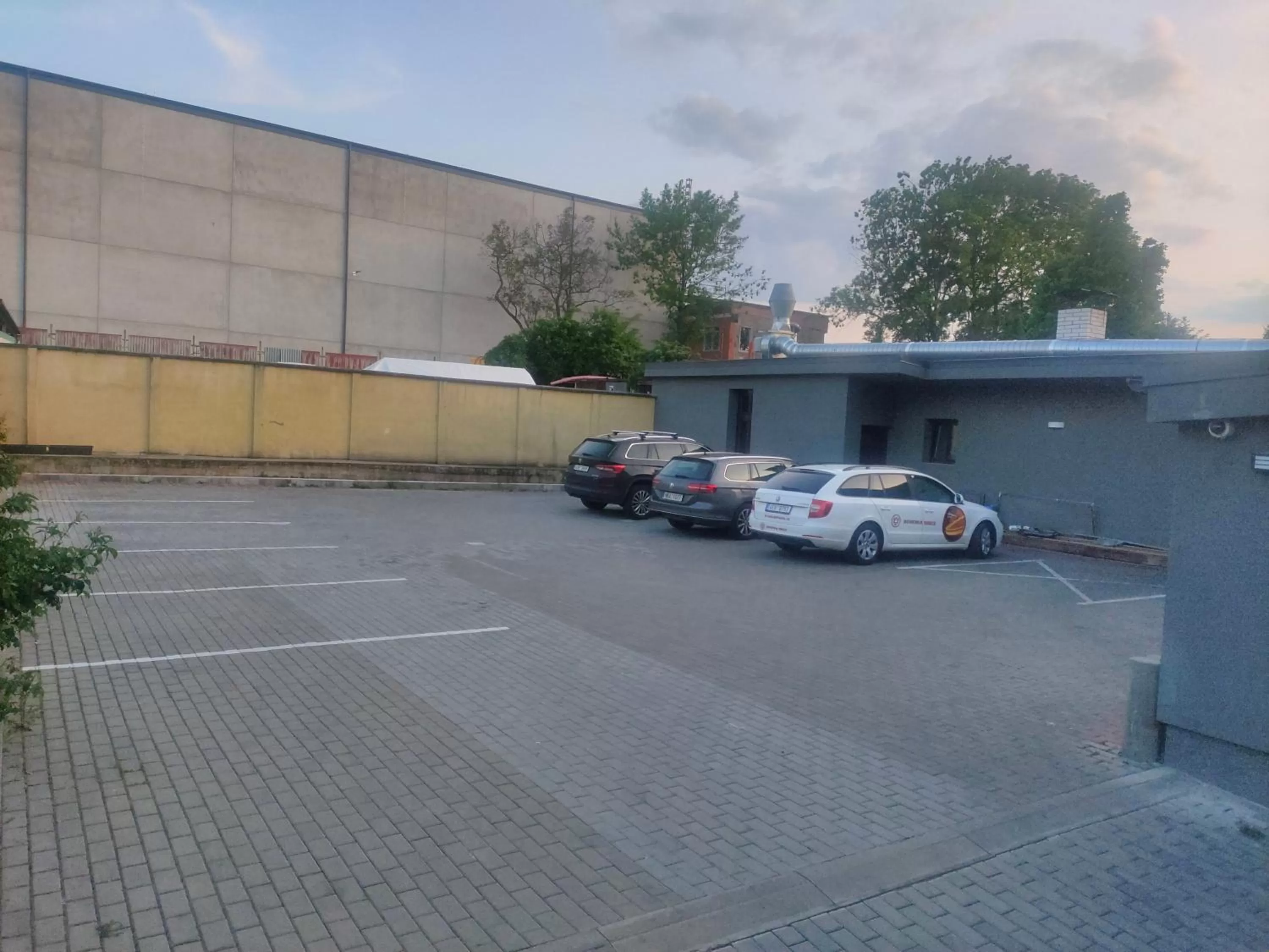 Sun-House Pension - ParkingFree Limited spaces-